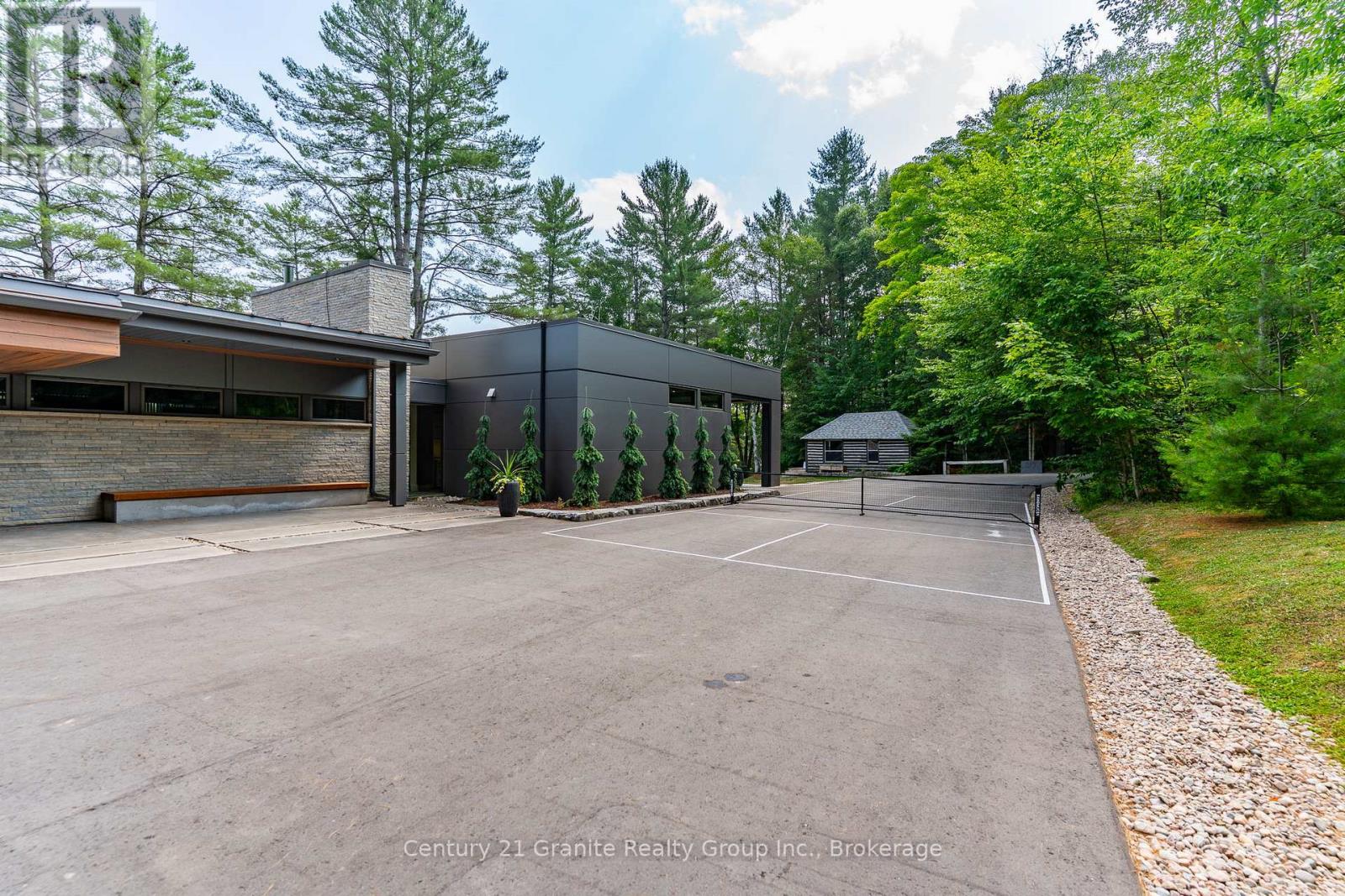 1085 Grace Road Property Photo 5
