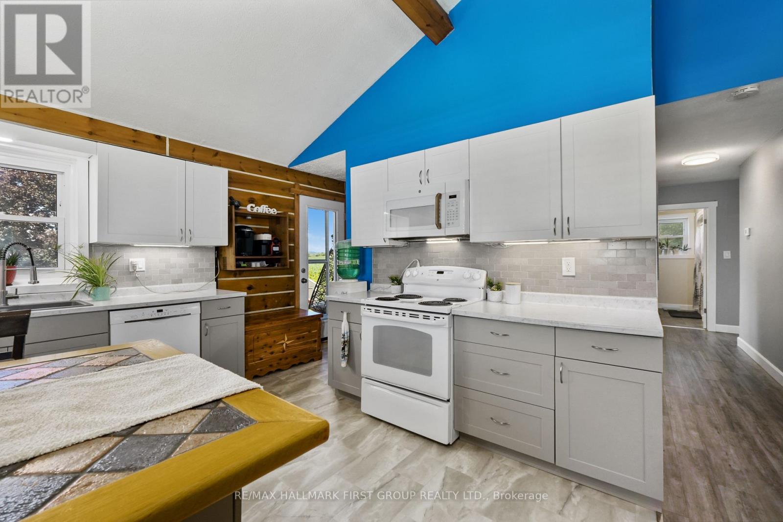7638 Telephone Road Property Photo 15