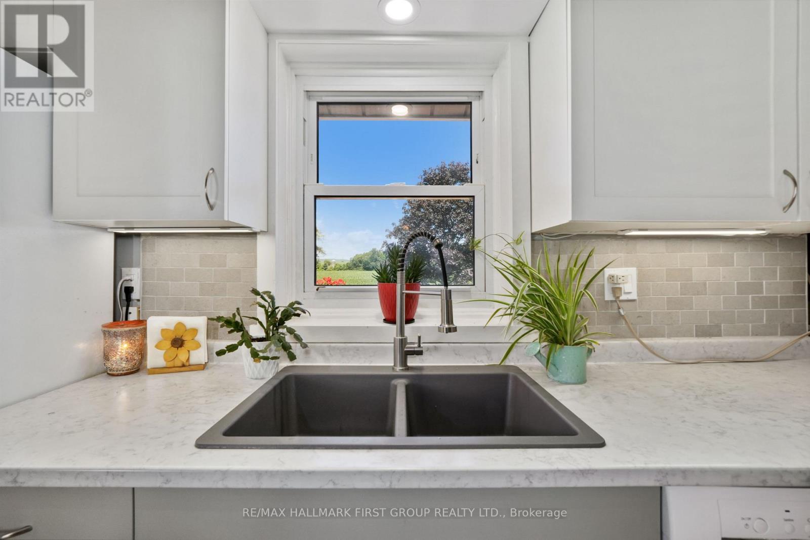7638 Telephone Road Property Photo 17
