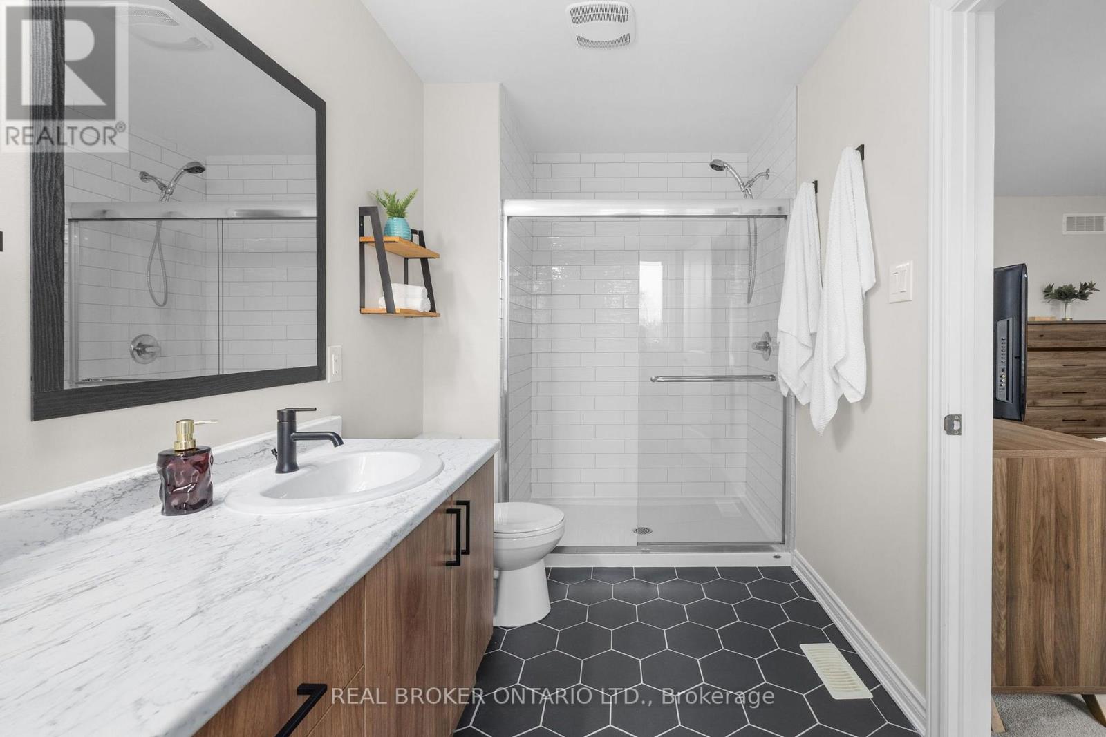 300 Livery Street Property Photo 20