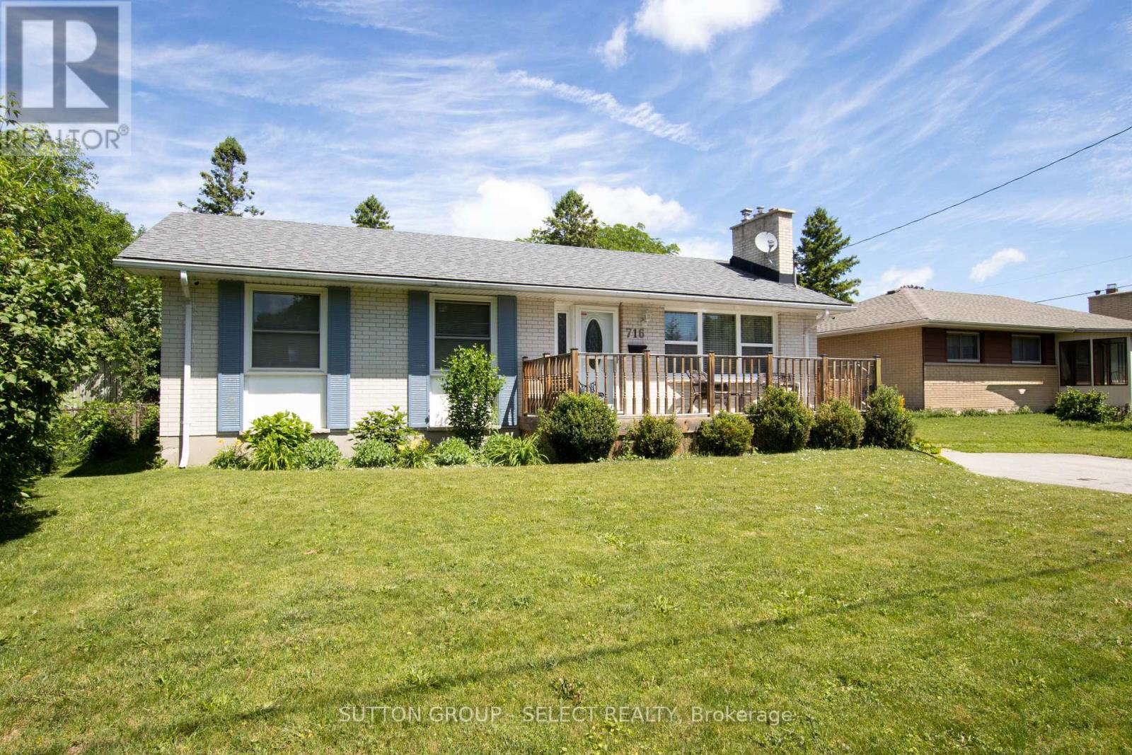 716 Monsarrat Avenue Property Photo 1