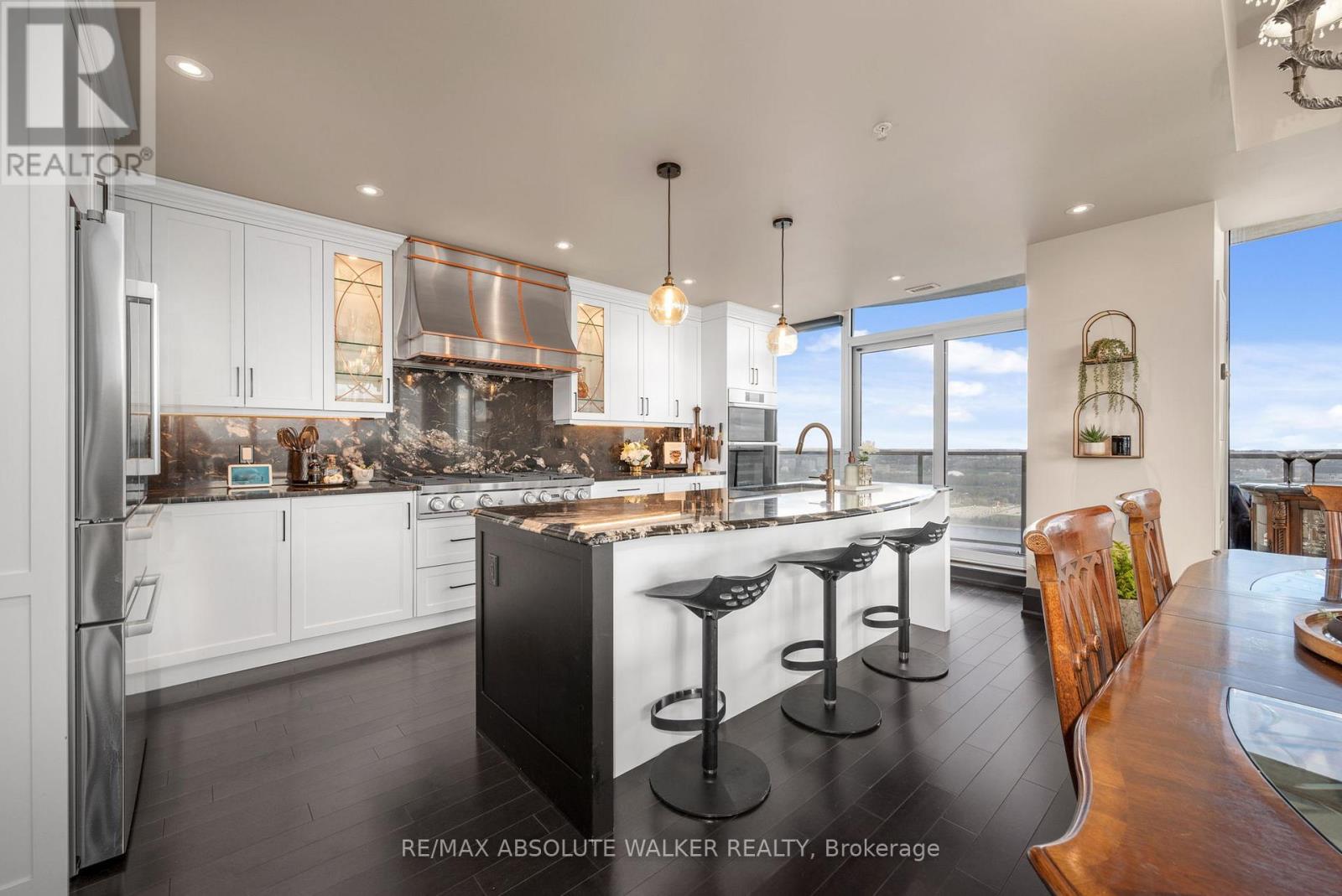 4101 - 805 Carling Avenue Property Photo 2