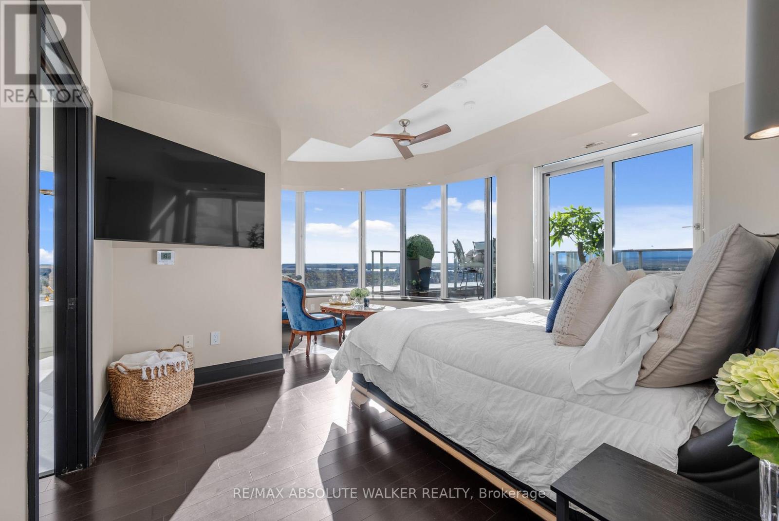 4101 - 805 Carling Avenue Property Photo 4