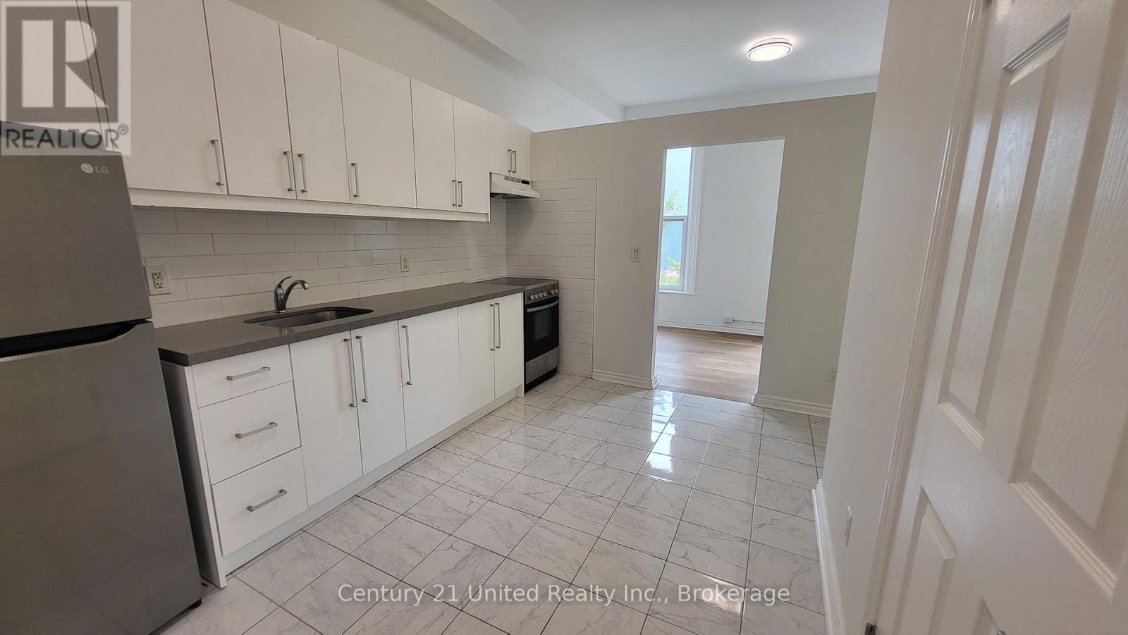 11 - 172.5 Hunter Street W Property Photo 2