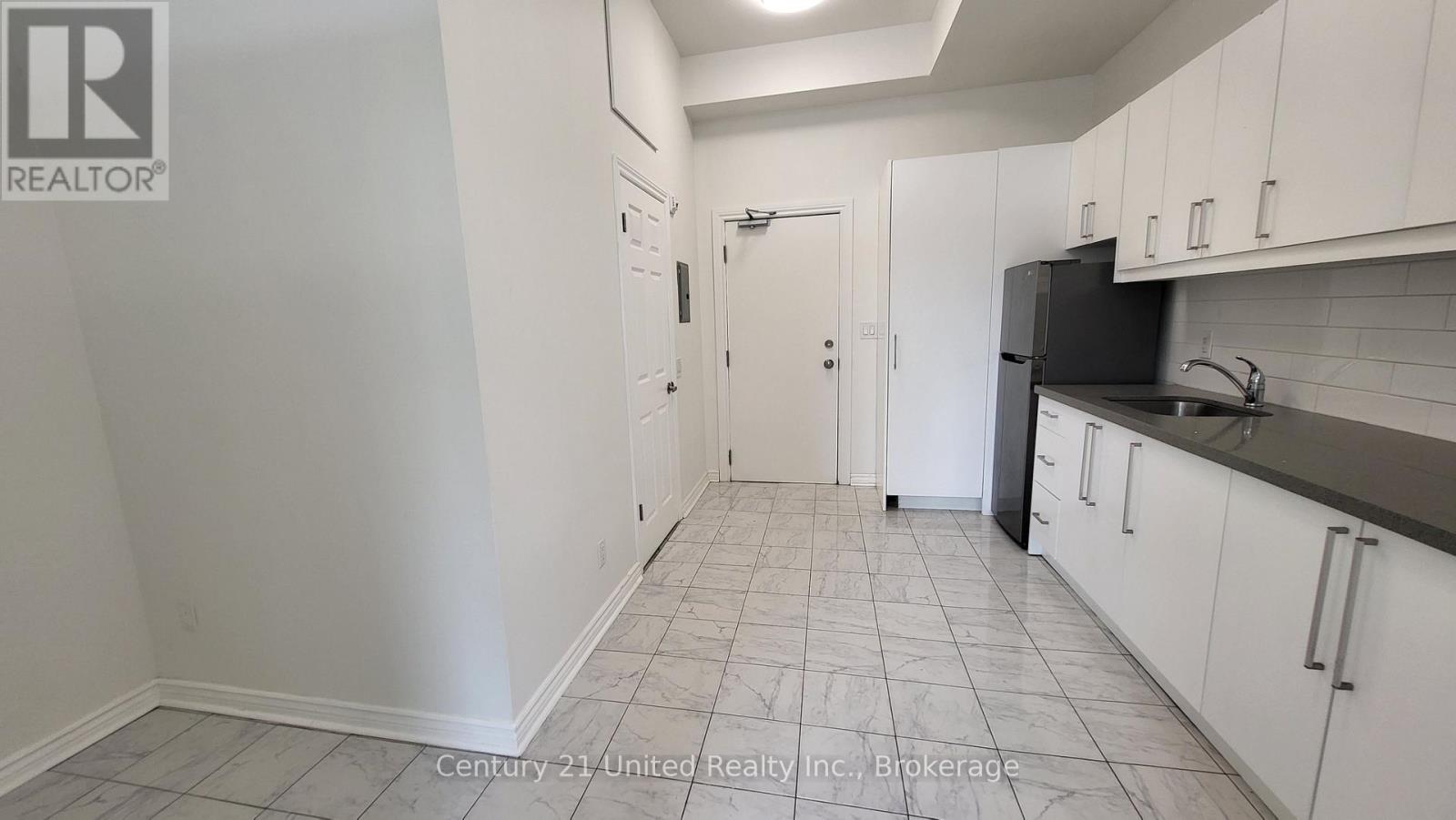 11 - 172.5 Hunter Street W Property Photo 3
