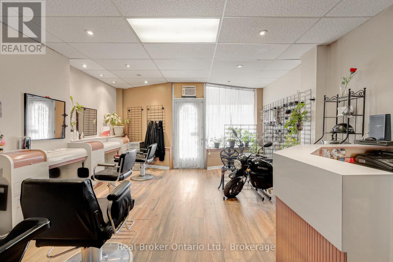 466 Cannon Street E Property Photo 3