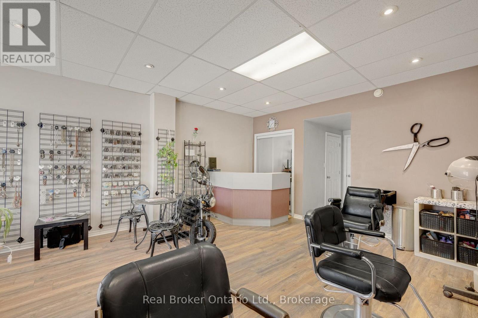466 Cannon Street E Property Photo 6