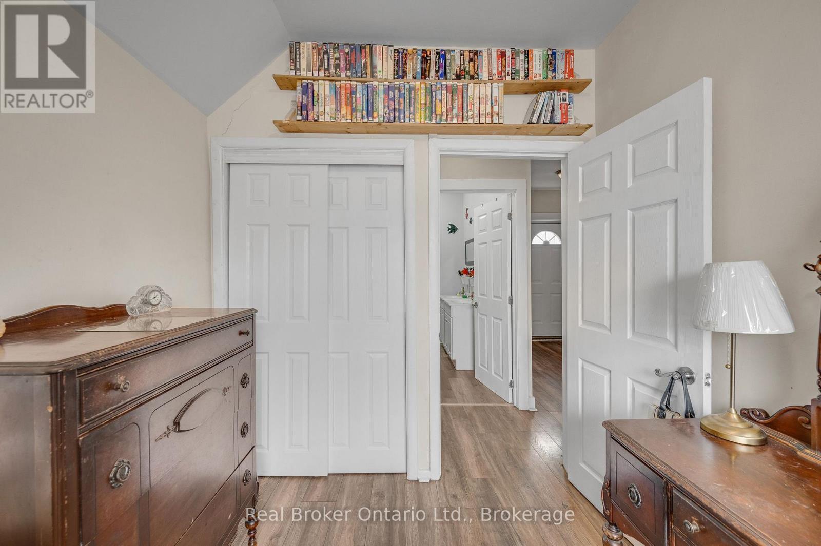 466 Cannon Street E Property Photo 22
