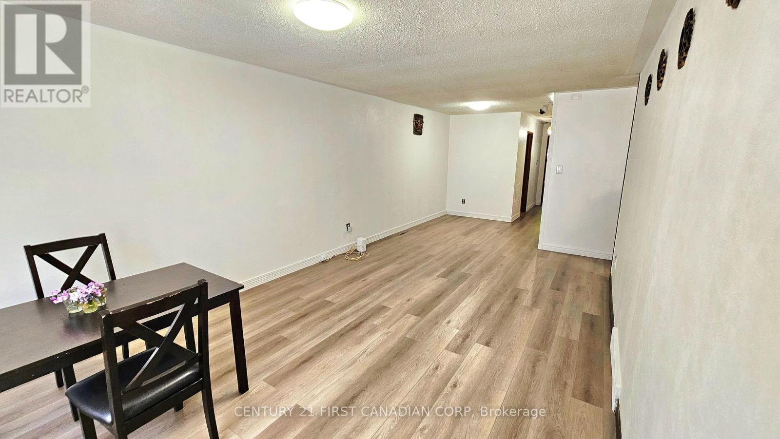 17 Edgemere Crescent Property Photo 4
