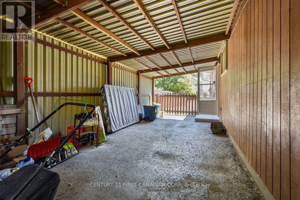 17 Edgemere Crescent Property Photo 9