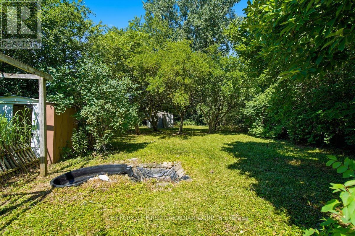 17 Edgemere Crescent Property Photo 12