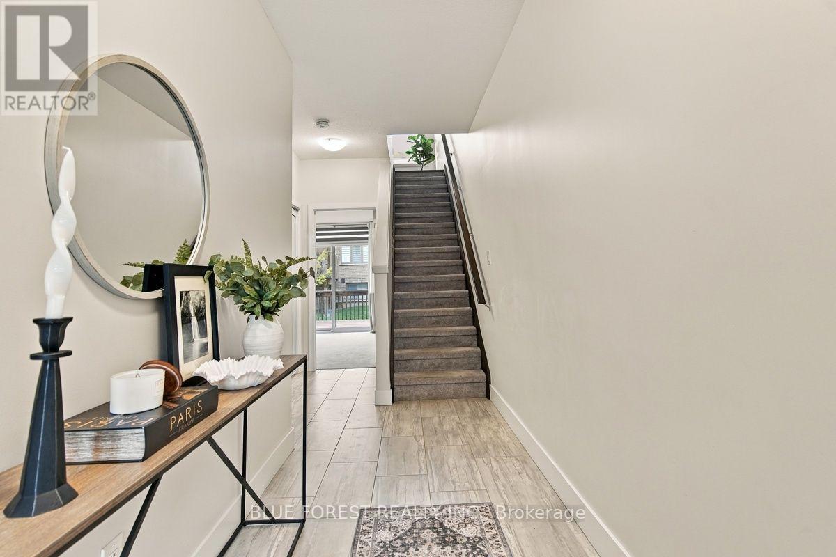 2112 Meadowgate Boulevard Property Photo 3