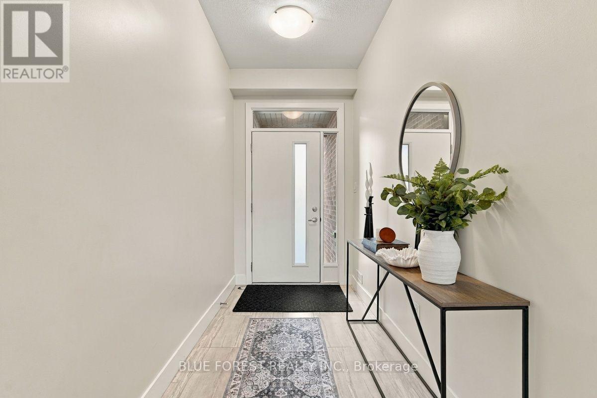 2112 Meadowgate Boulevard Property Photo 4