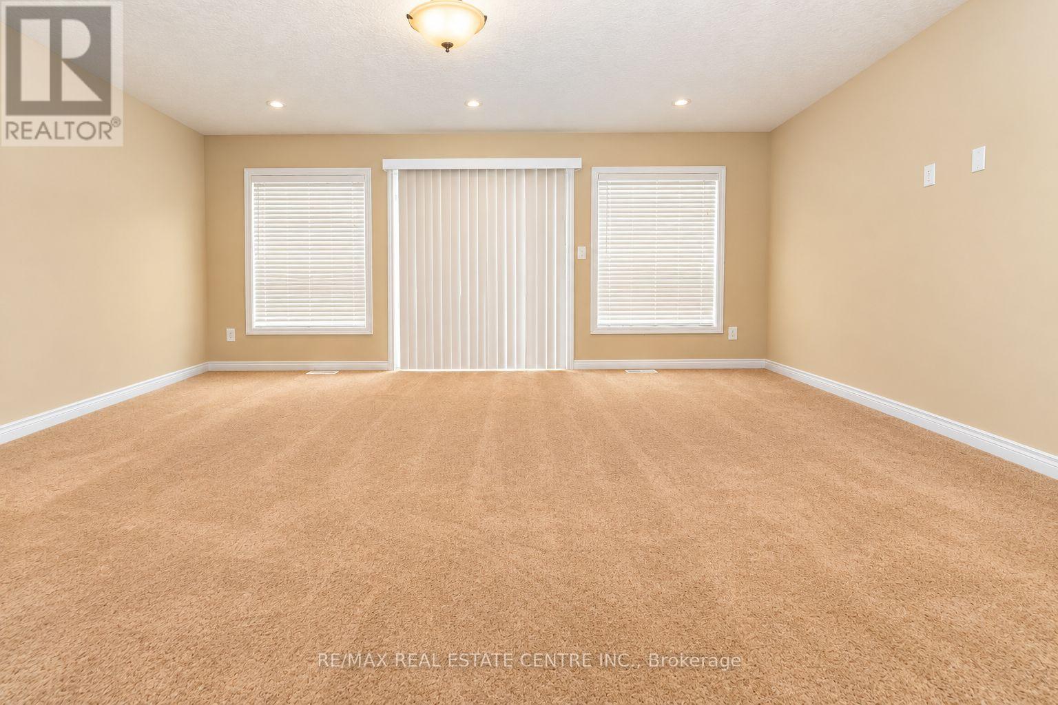 4 Drone Crescent Property Photo 4