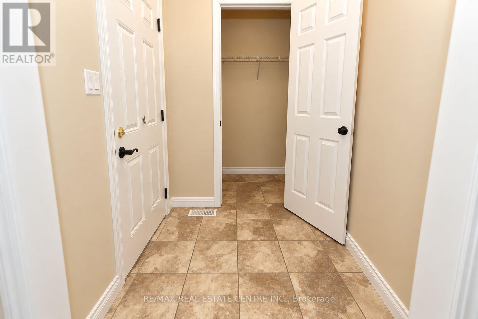 4 Drone Crescent Property Photo 8