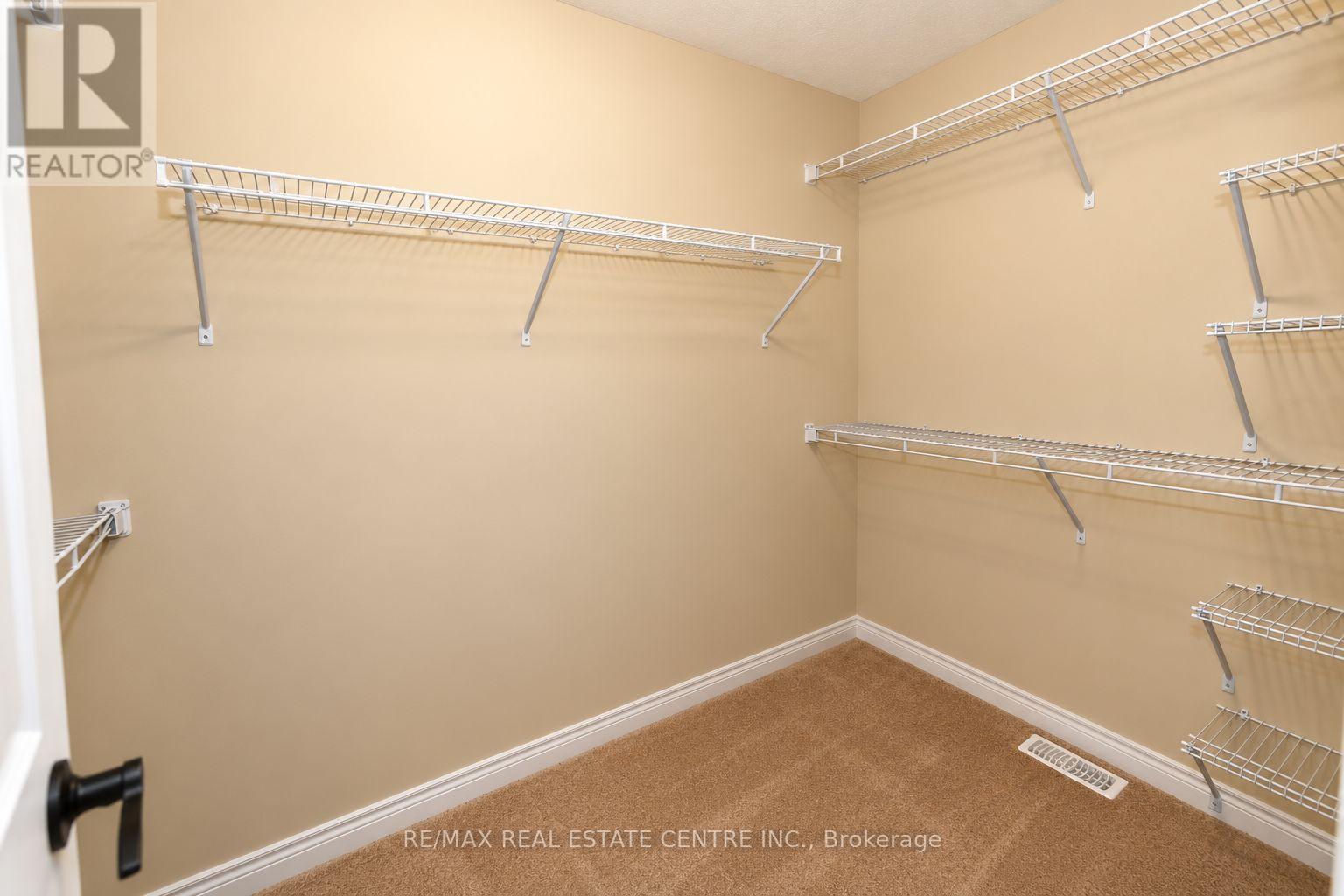4 Drone Crescent Property Photo 10