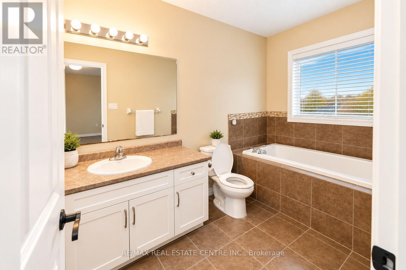 4 Drone Crescent Property Photo 12