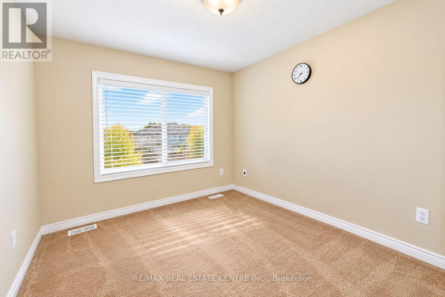 4 Drone Crescent Property Photo 13