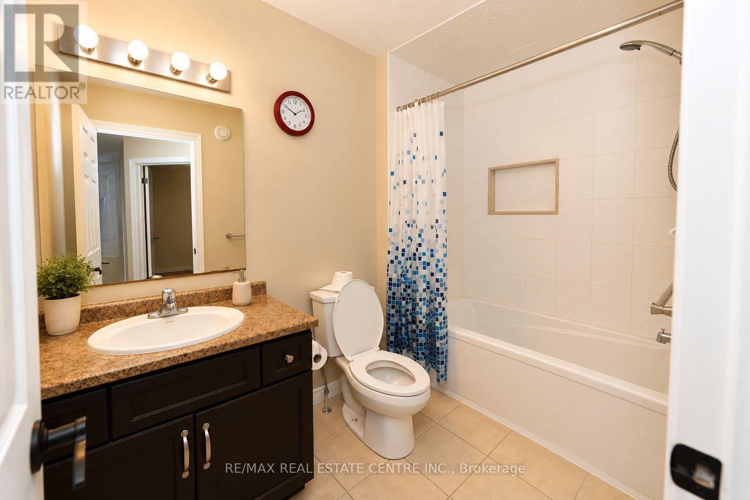 4 Drone Crescent Property Photo 14