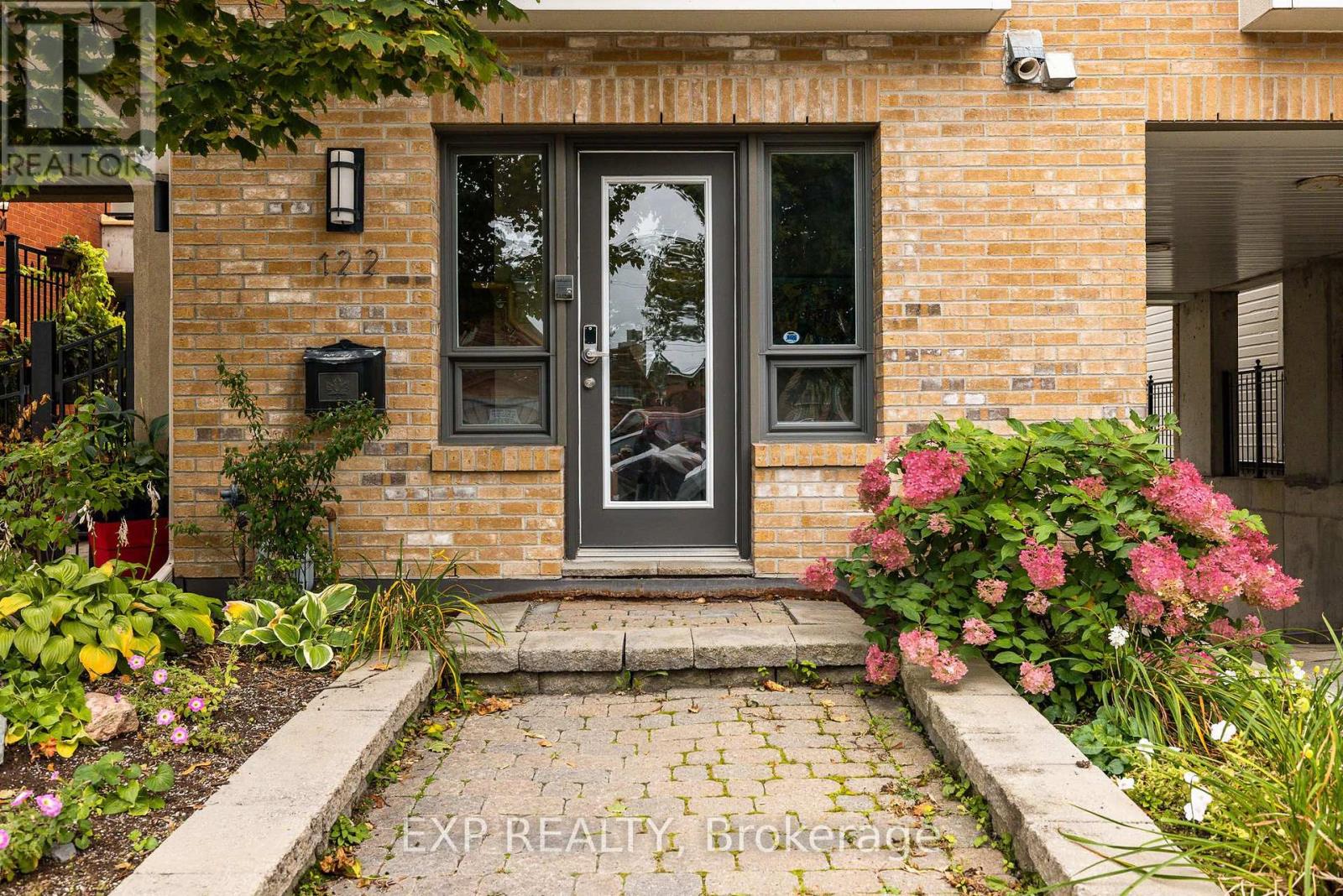 Unit 1 Level 1 - 122 Guigues Avenue W Property Photo 6