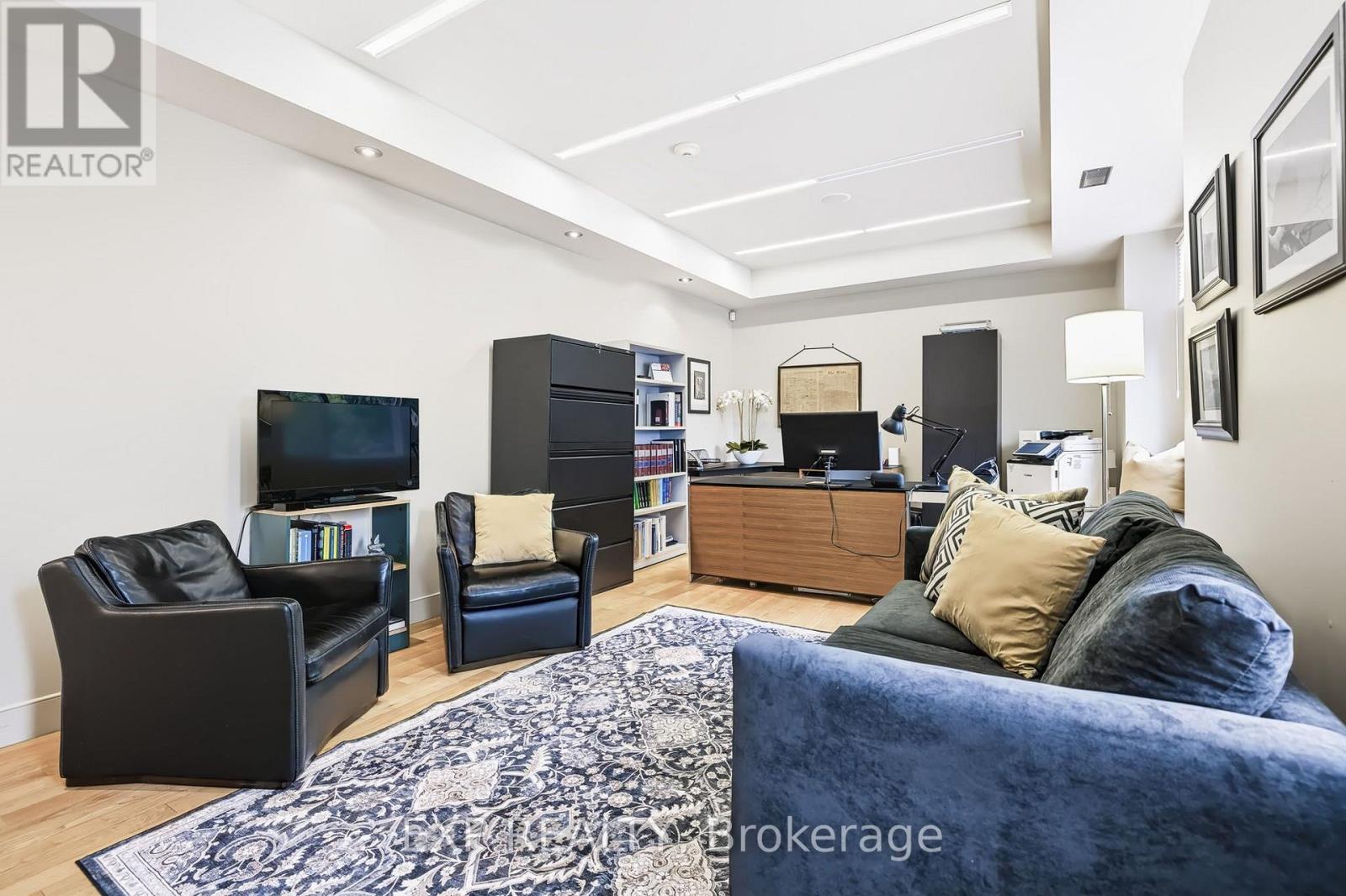 Unit 1 Level 1 - 122 Guigues Avenue W Property Photo 11