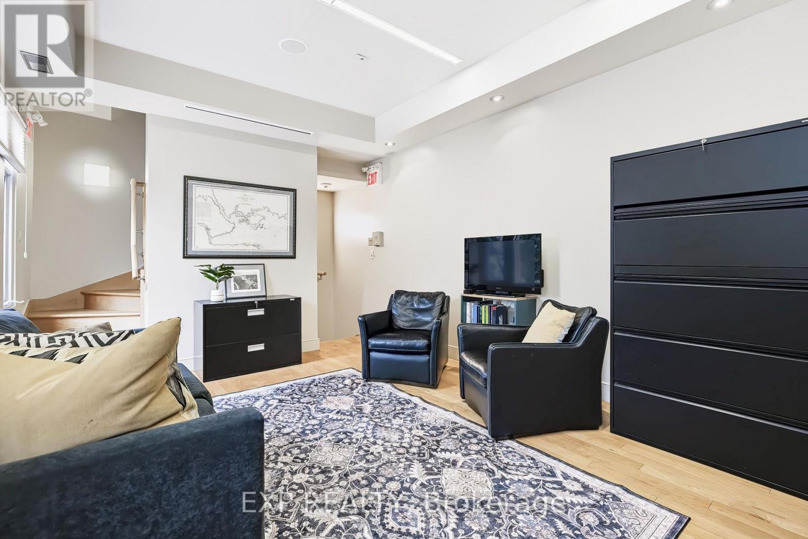 Unit 1 Level 1 - 122 Guigues Avenue W Property Photo 12