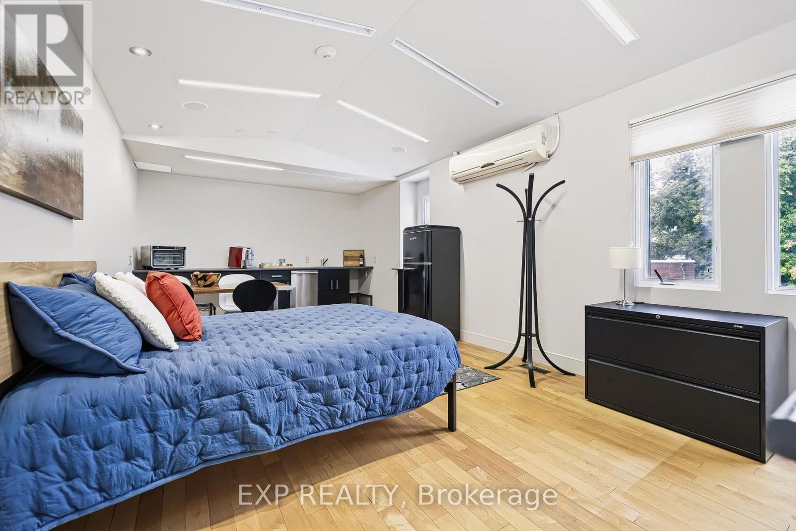 Unit 1 Level 1 - 122 Guigues Avenue W Property Photo 15
