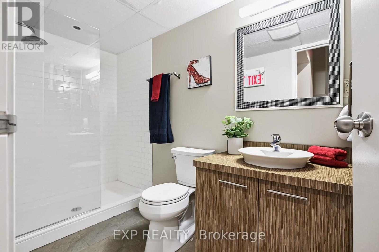 Unit 1 Level 1 - 122 Guigues Avenue W Property Photo 22