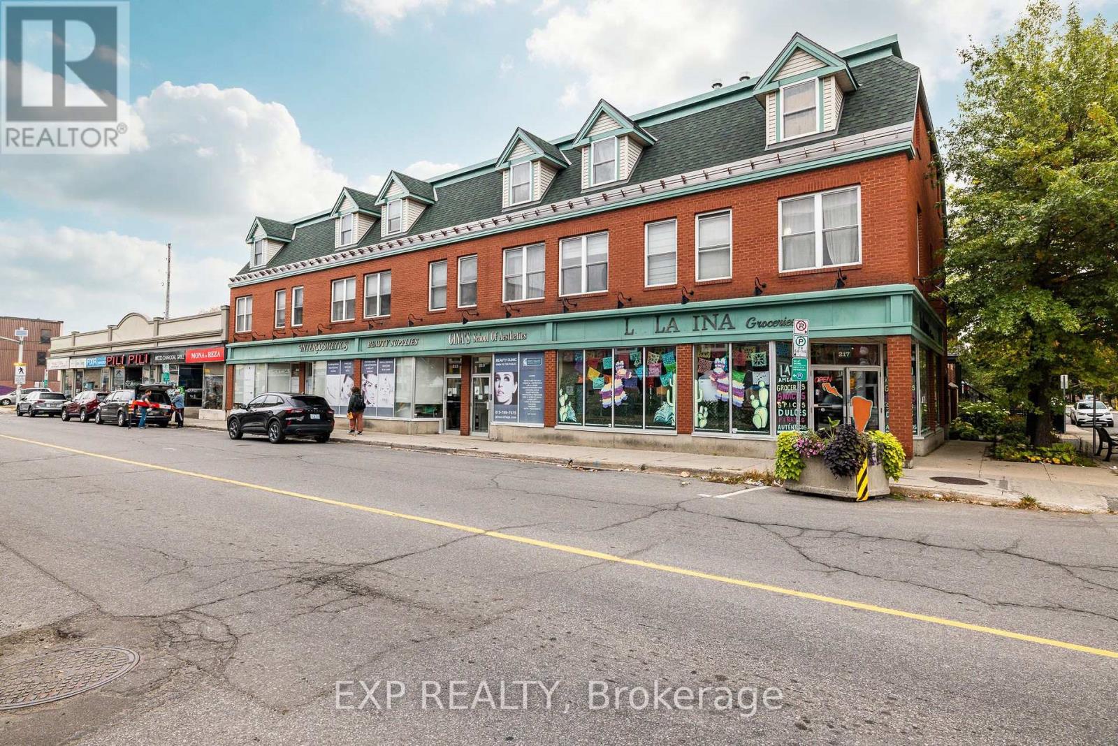 Unit 1 Level 1 - 122 Guigues Avenue W Property Photo 34