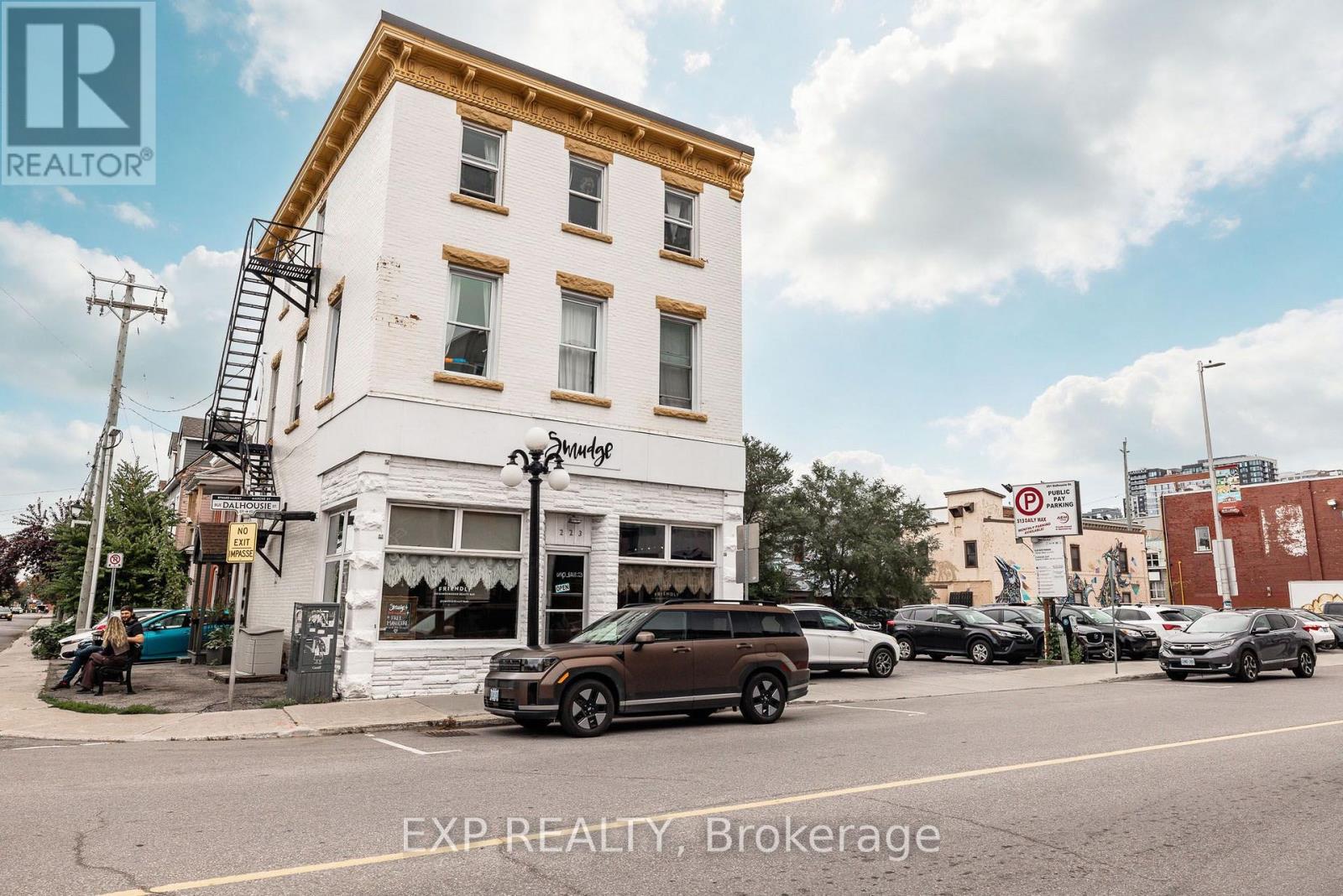Unit 1 Level 1 - 122 Guigues Avenue W Property Photo 35