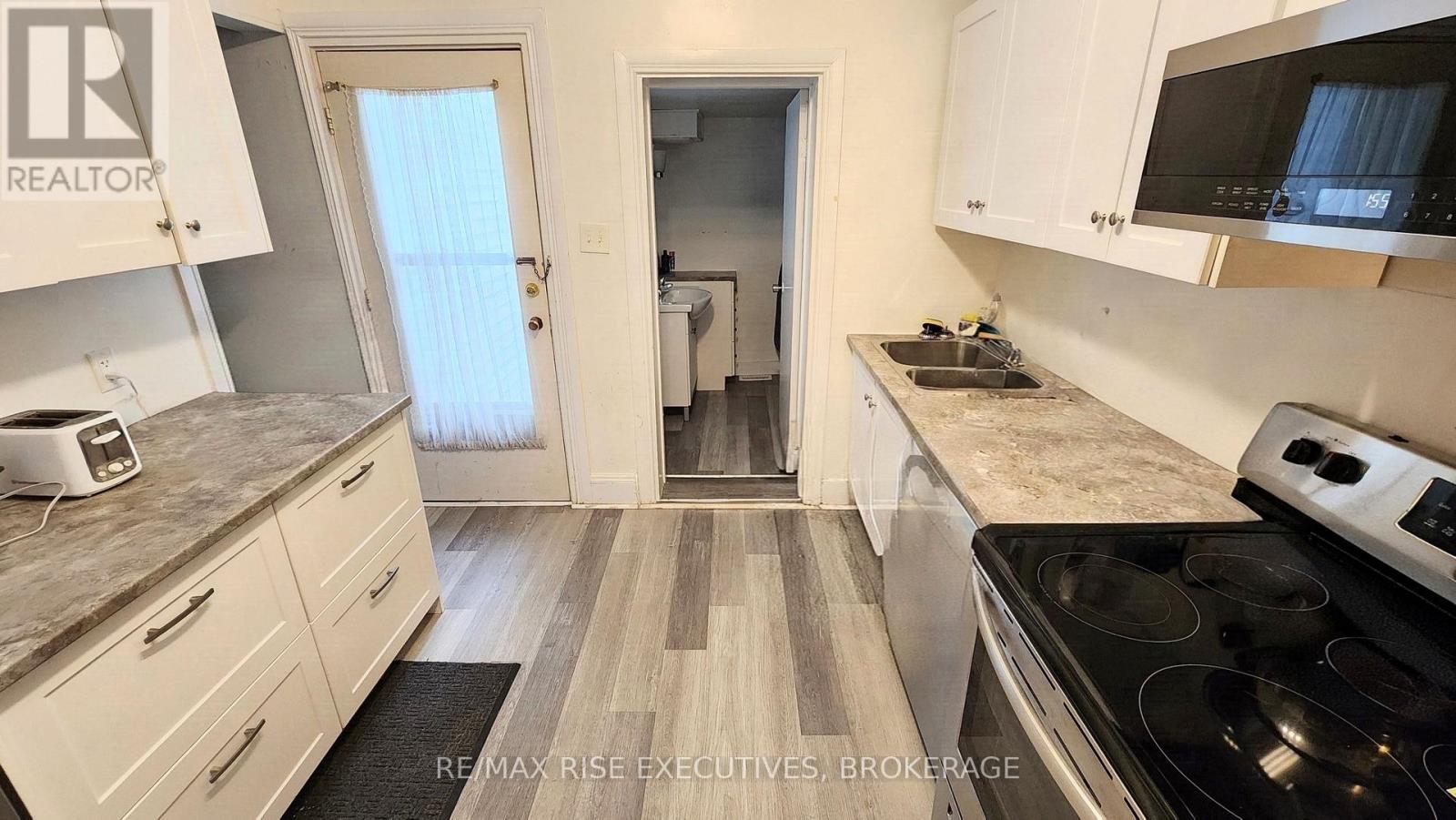 385 Alfred Street Property Photo 3