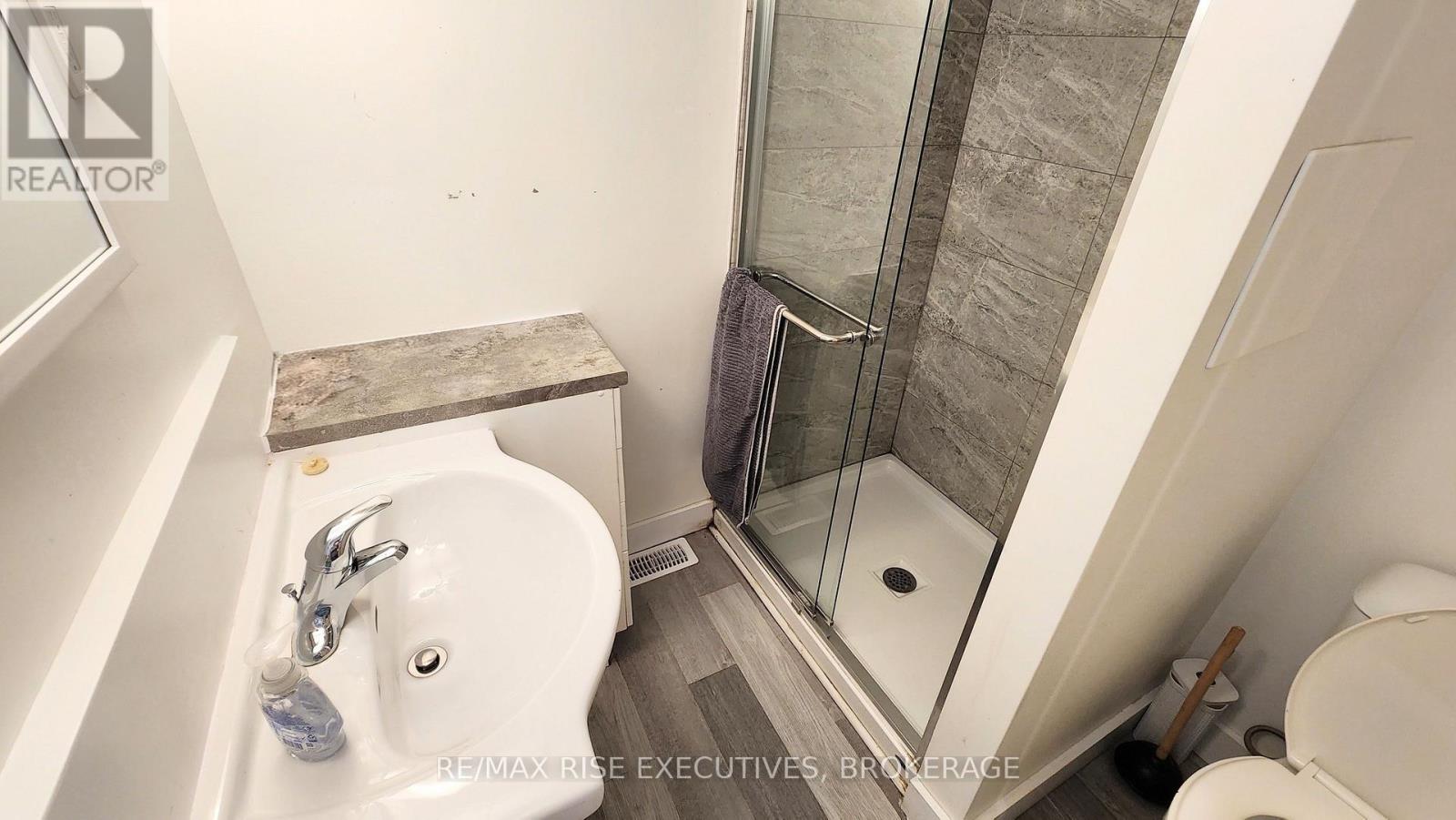 385 Alfred Street Property Photo 5
