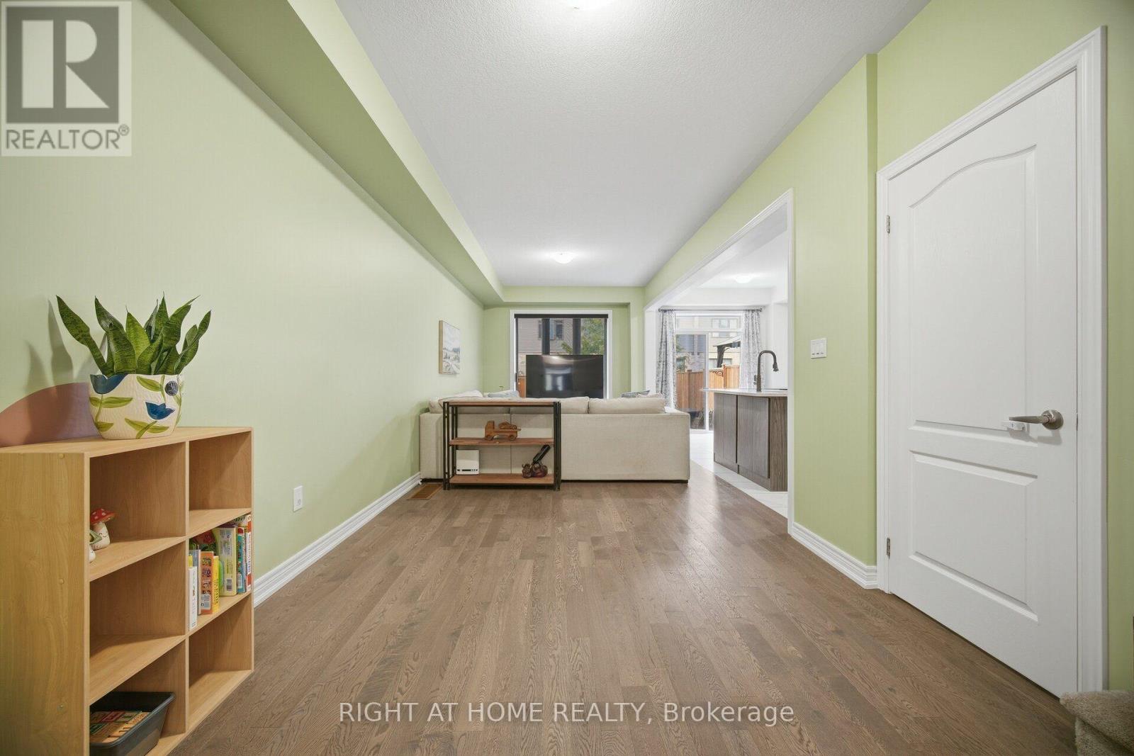 79 - 166 Deerpath Drive Property Photo 7