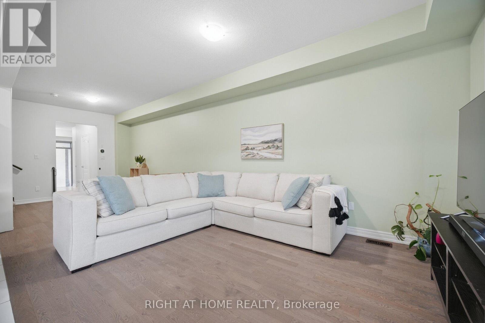 79 - 166 Deerpath Drive Property Photo 19