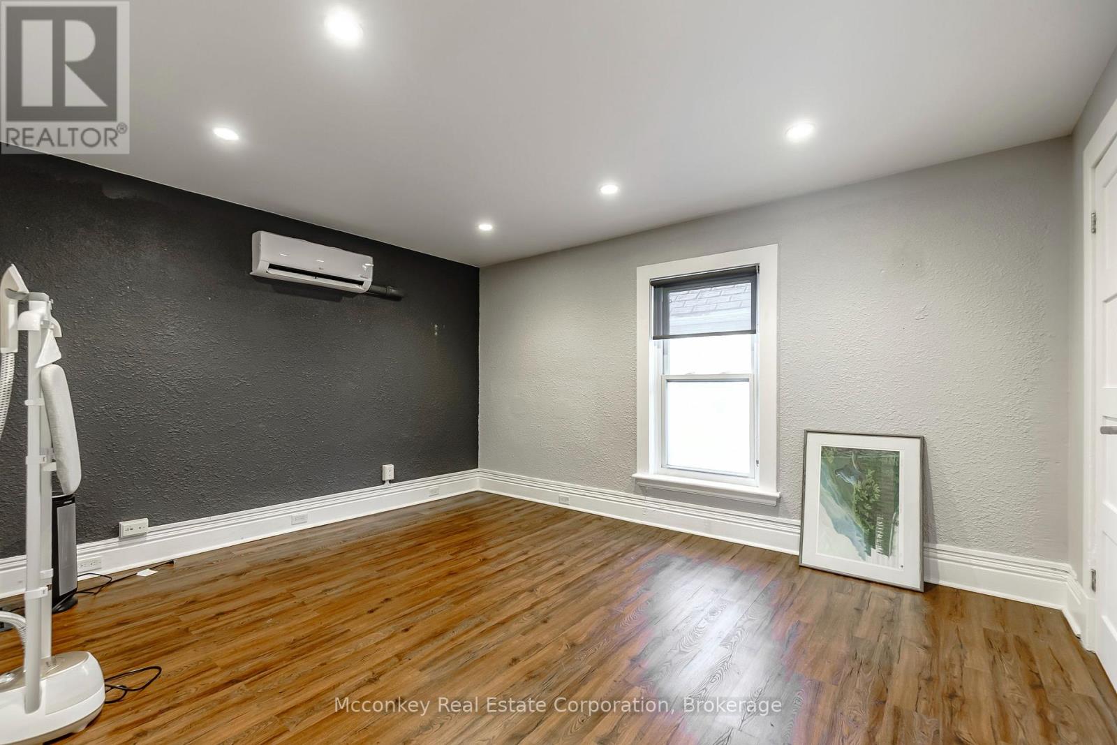 300 Aylmer Street N Property Photo 17