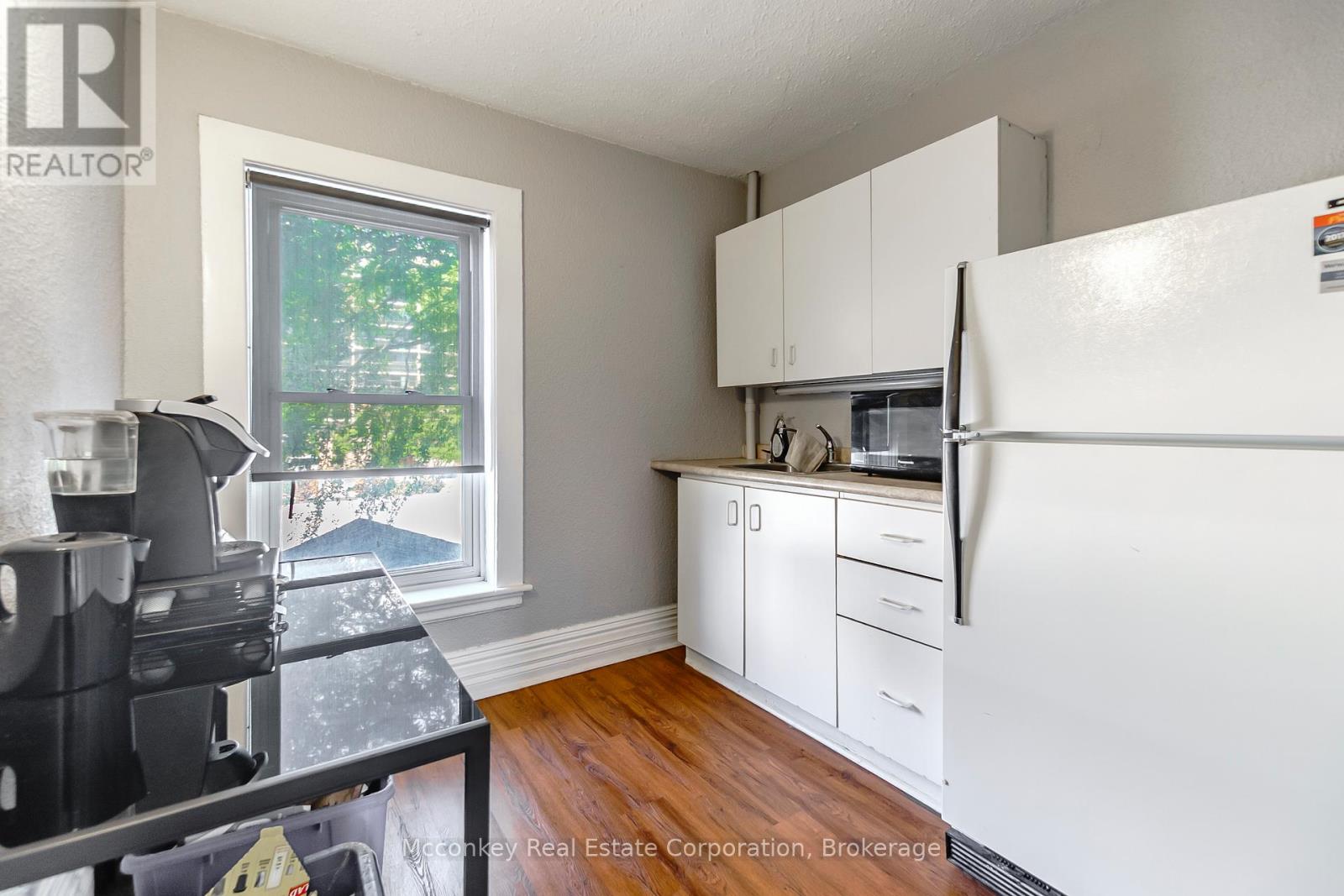 300 Aylmer Street N Property Photo 18