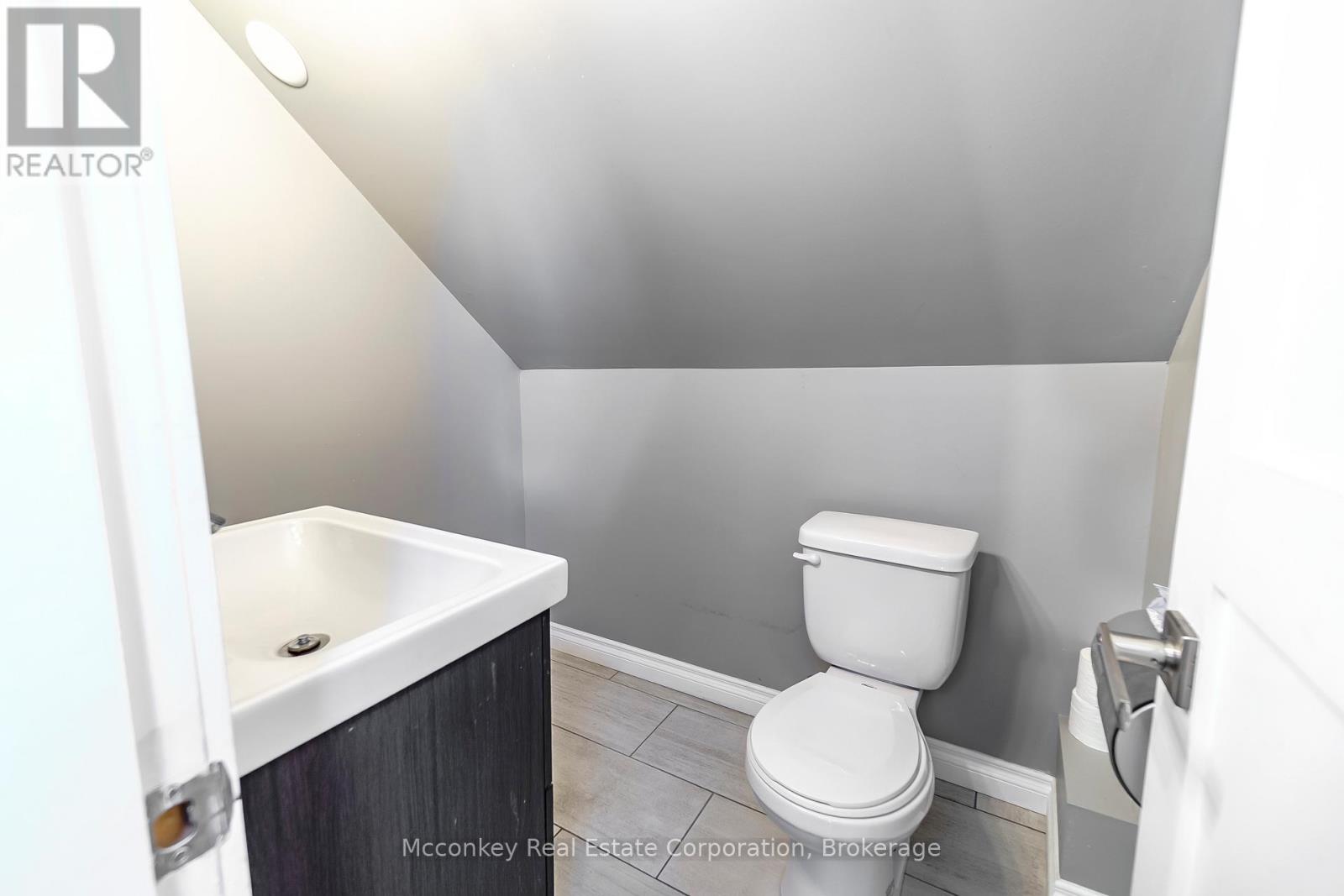 300 Aylmer Street N Property Photo 26