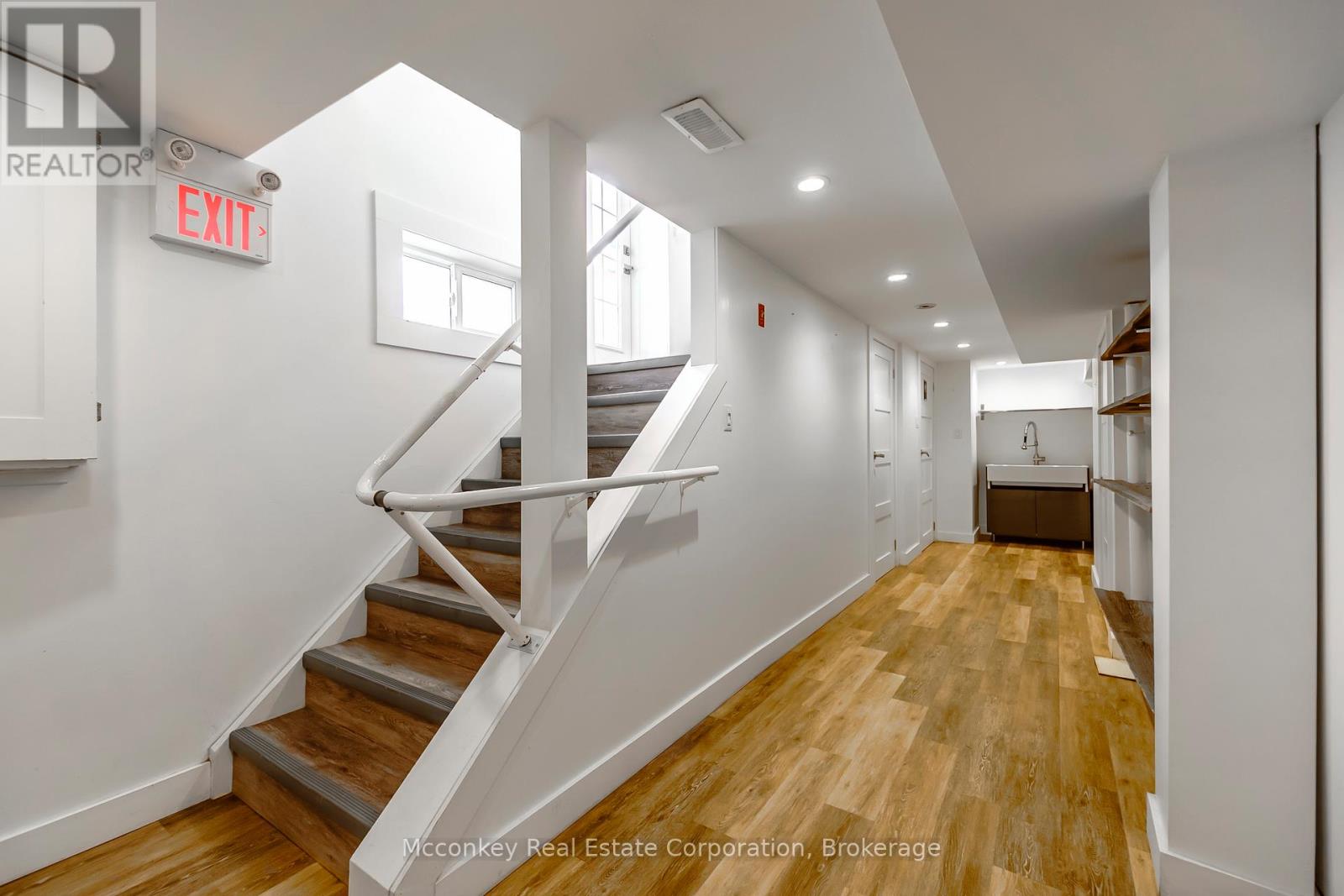 300 Aylmer Street N Property Photo 28