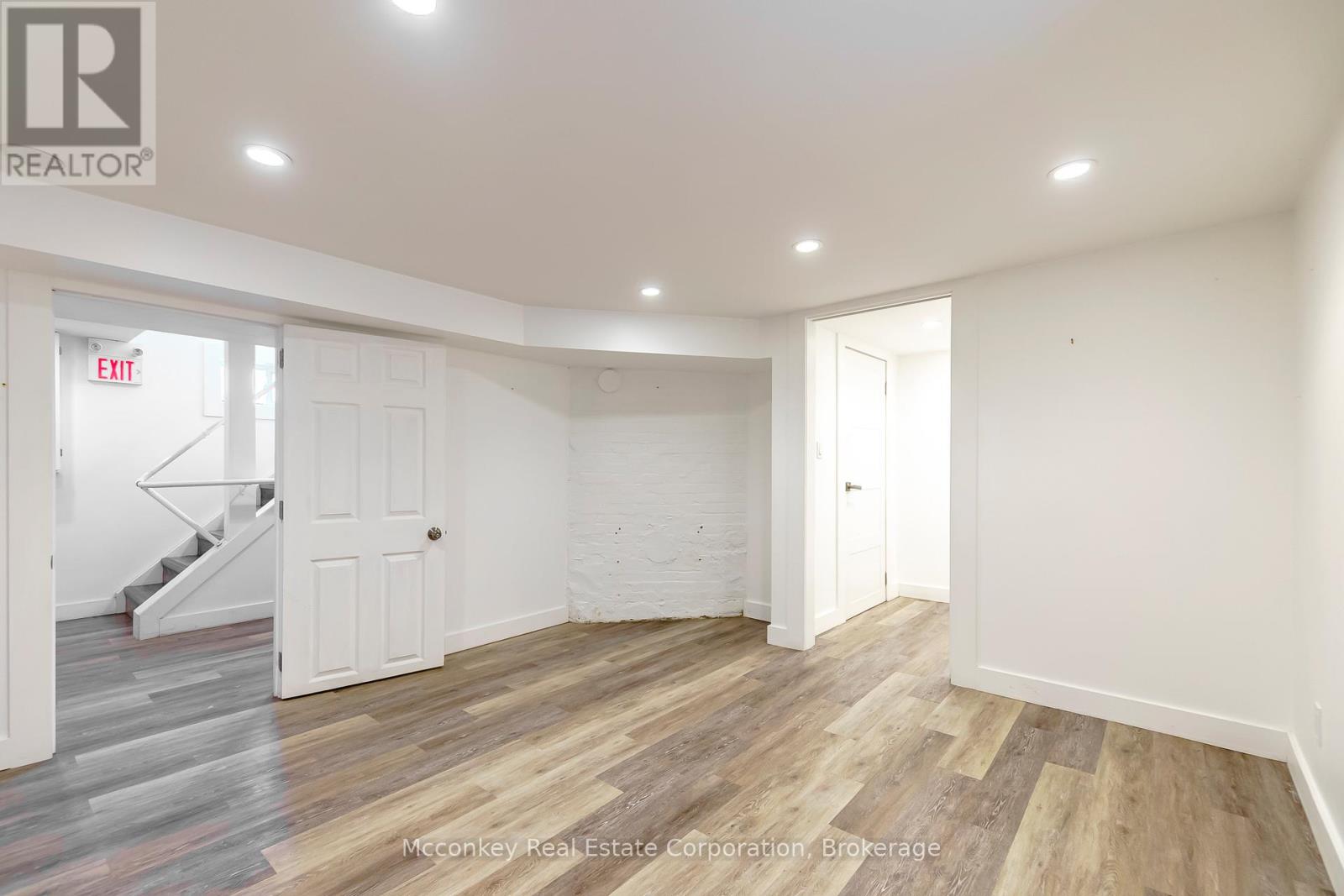 300 Aylmer Street N Property Photo 30
