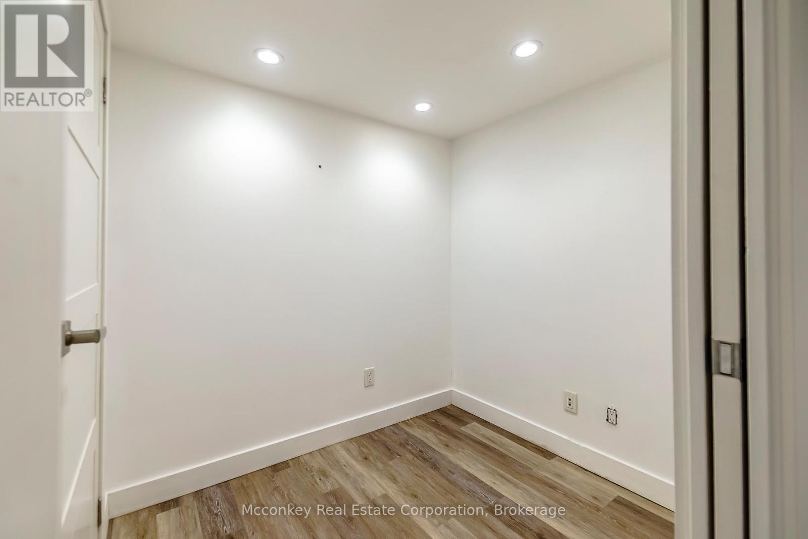 300 Aylmer Street N Property Photo 31