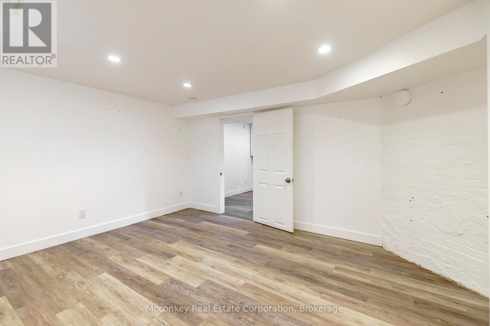 300 Aylmer Street N Property Photo 32