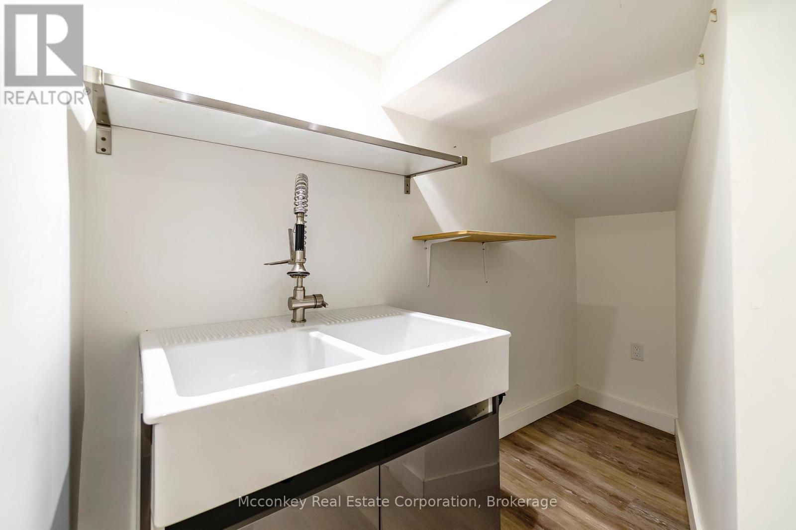 300 Aylmer Street N Property Photo 34