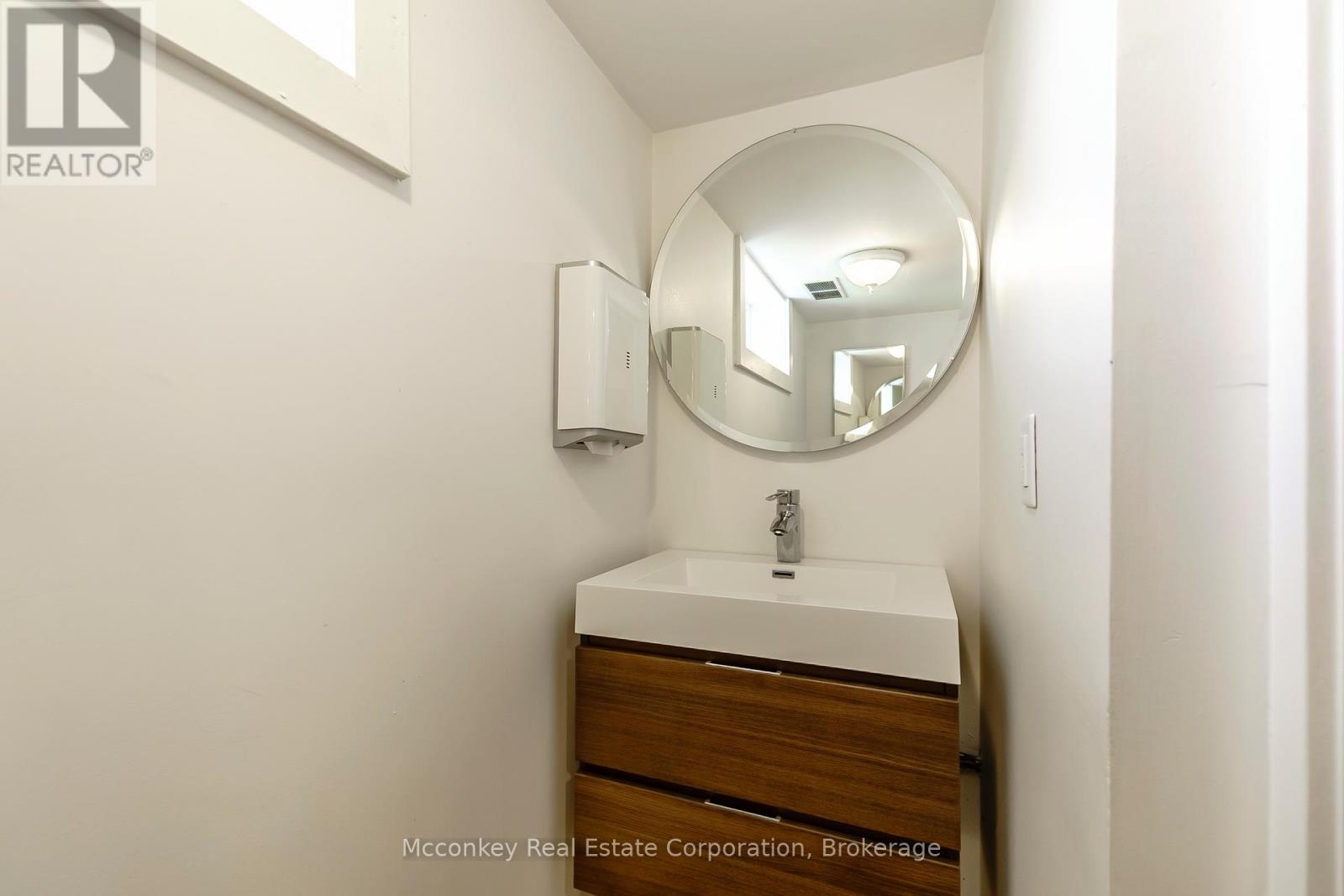 300 Aylmer Street N Property Photo 39