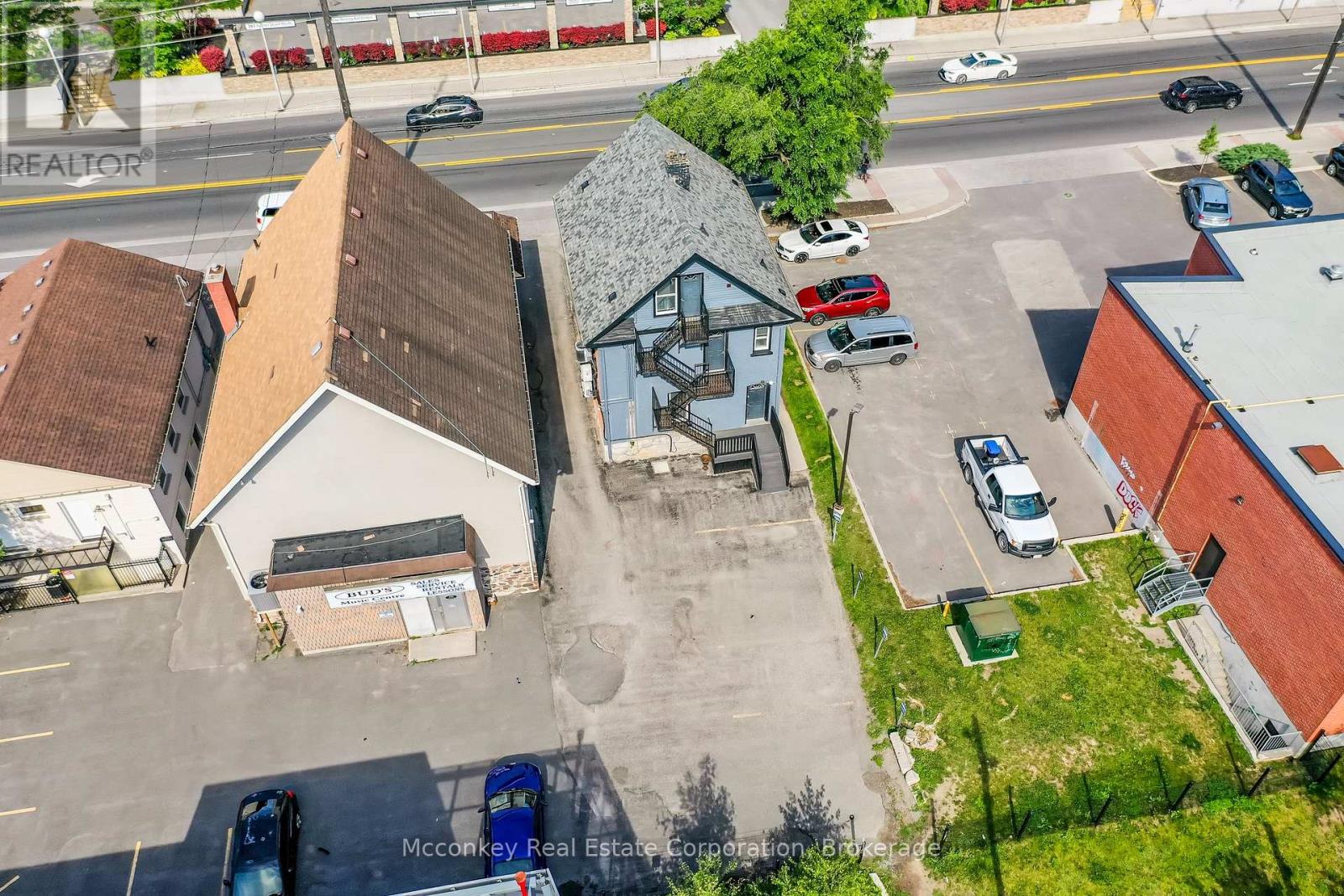 300 Aylmer Street N Property Photo 41