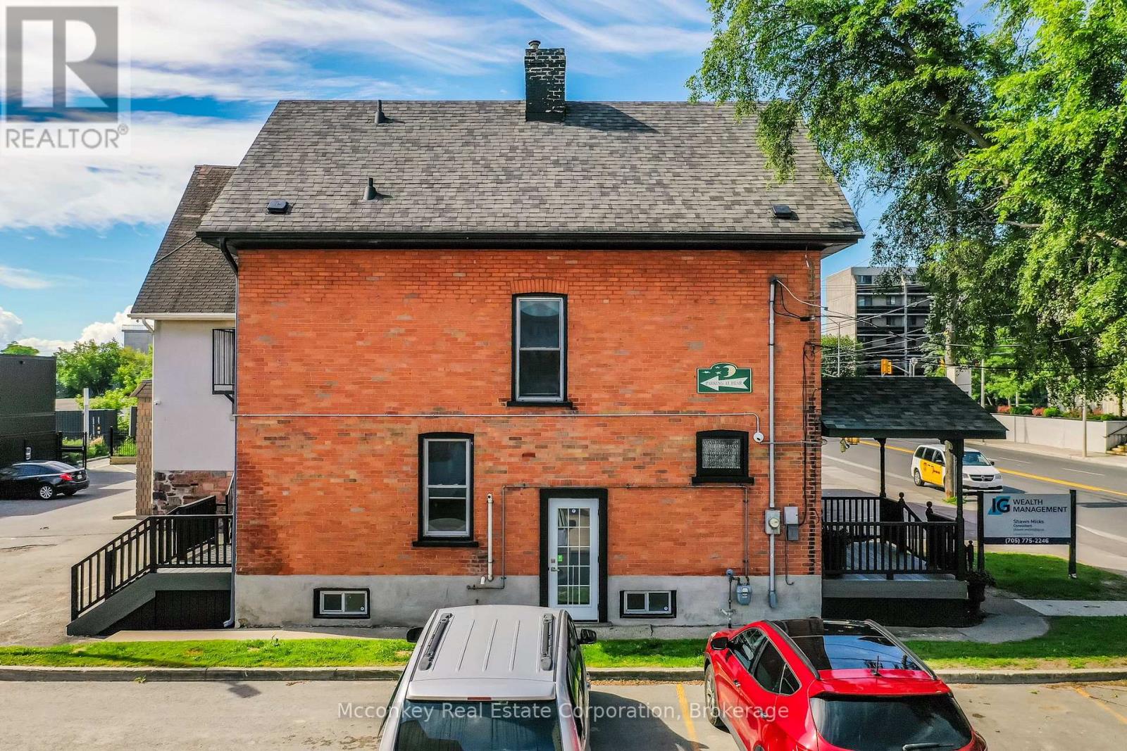 300 Aylmer Street N Property Photo 42