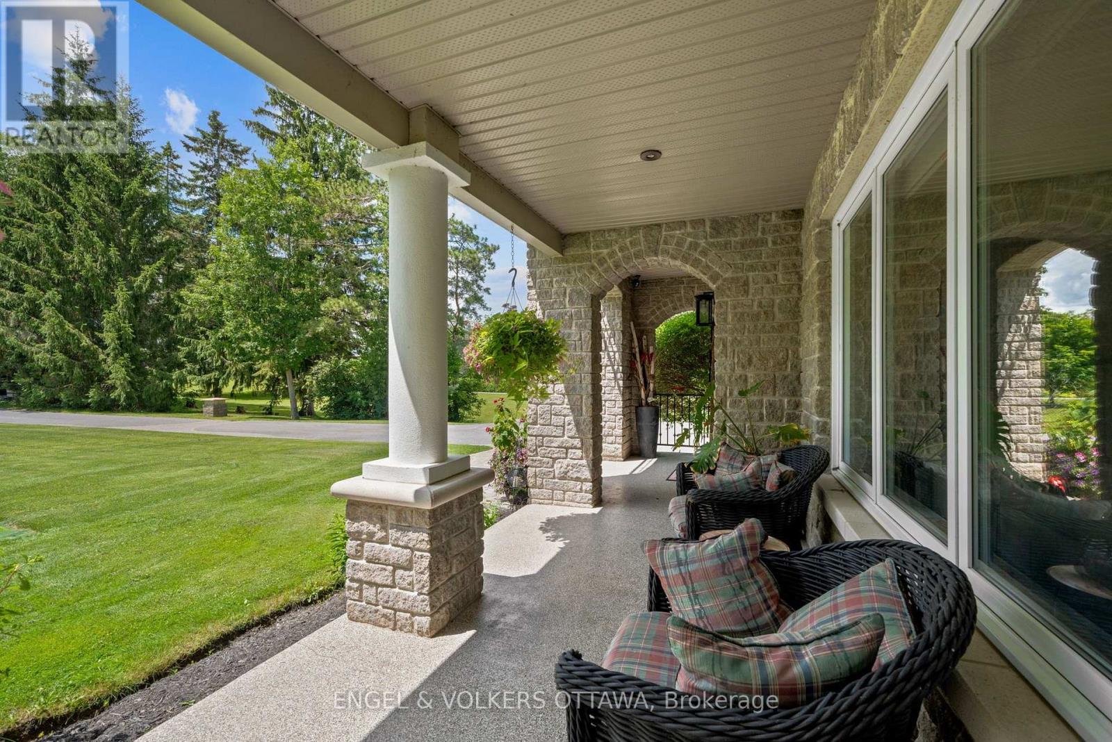 5833a Rideau Valley Drive N Property Photo 3