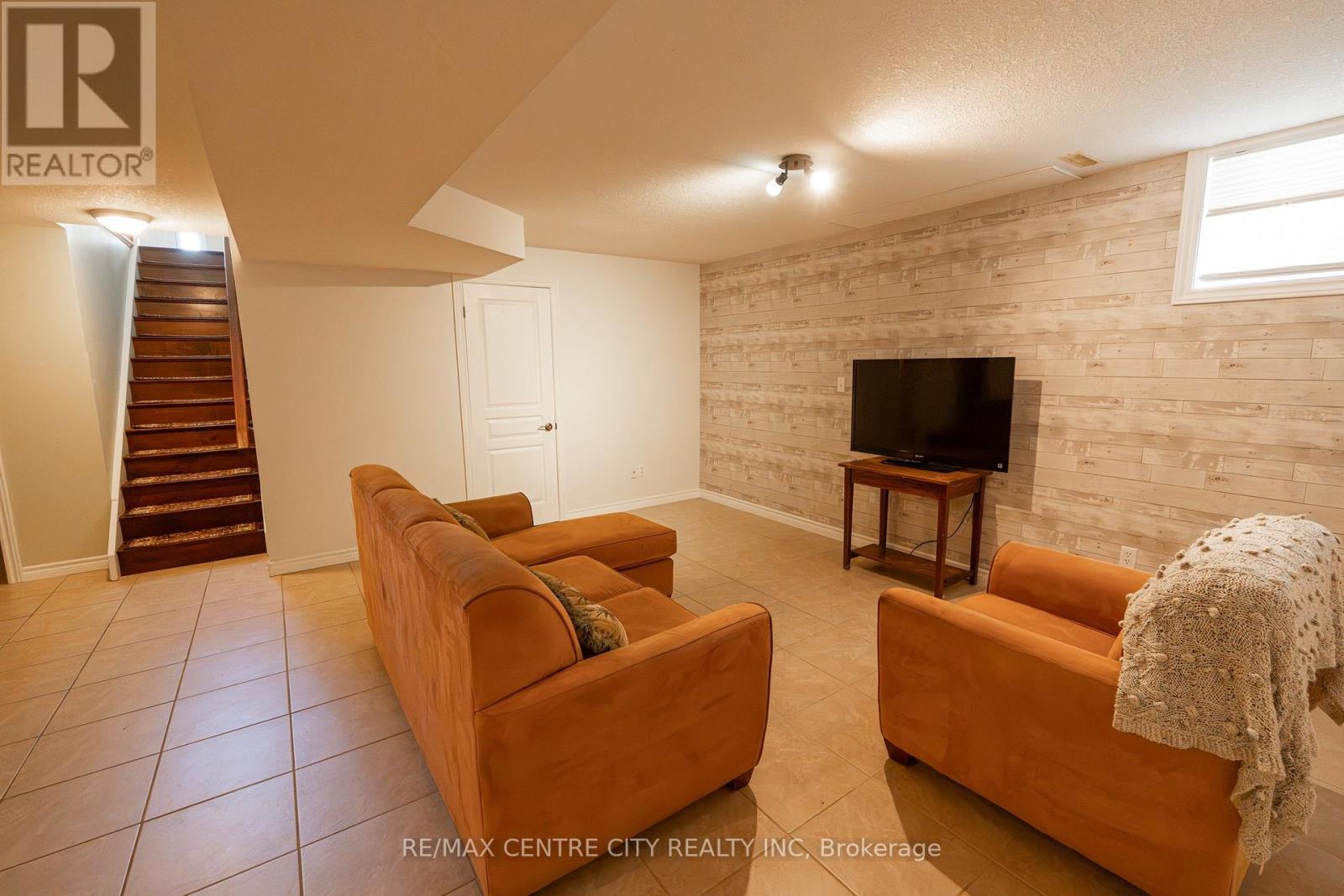 19 Hamilton Street Property Photo 26