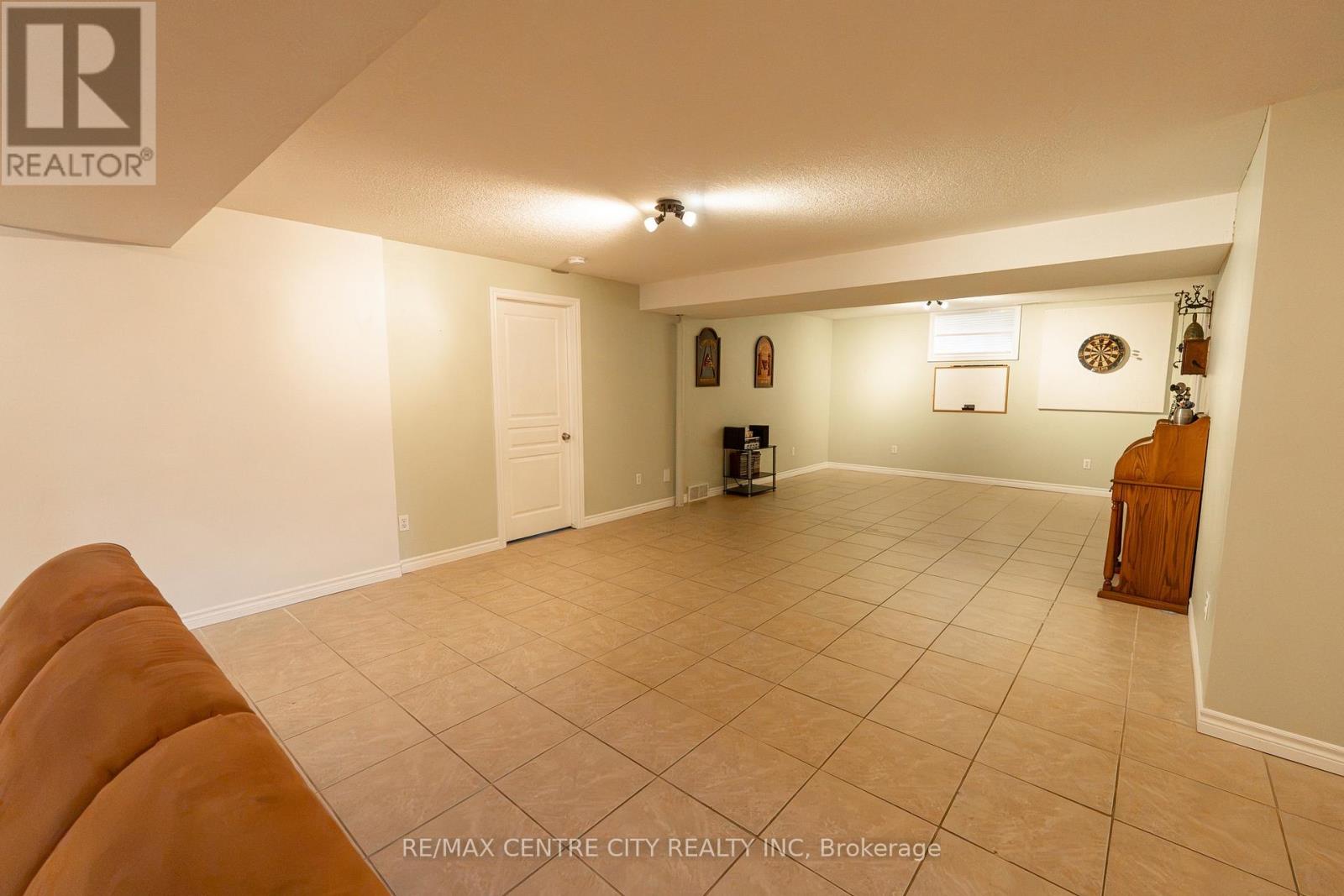 19 Hamilton Street Property Photo 27