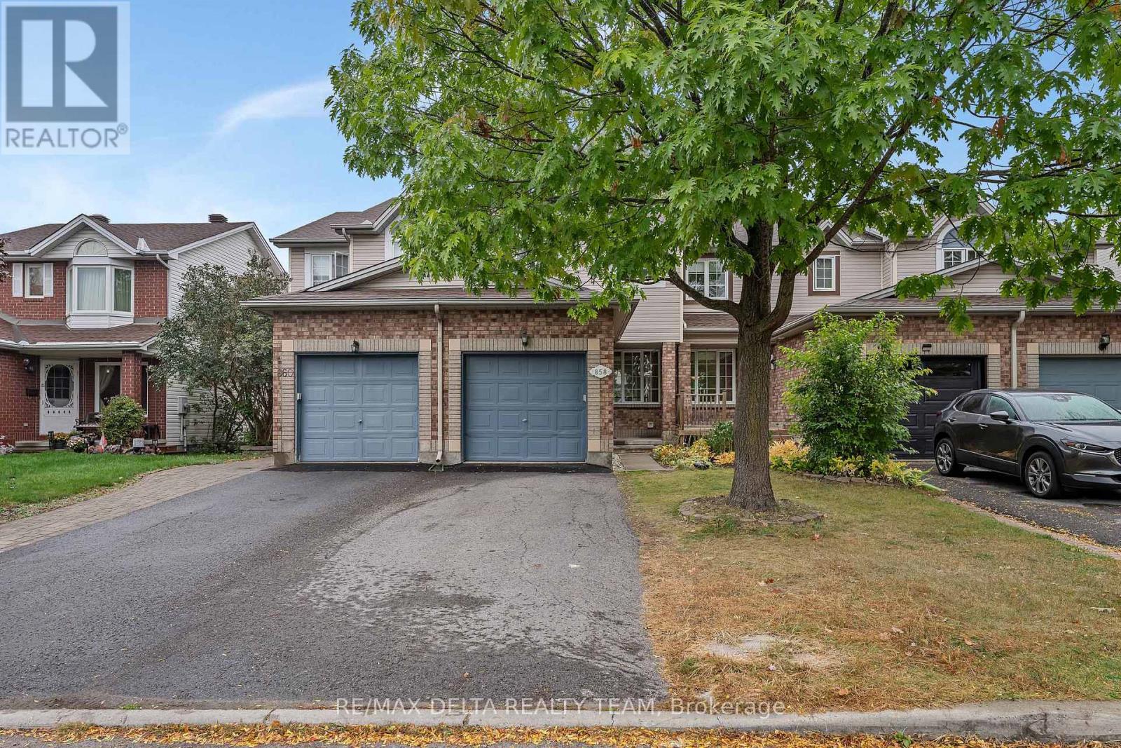 858 Como Crescent Property Photo 1