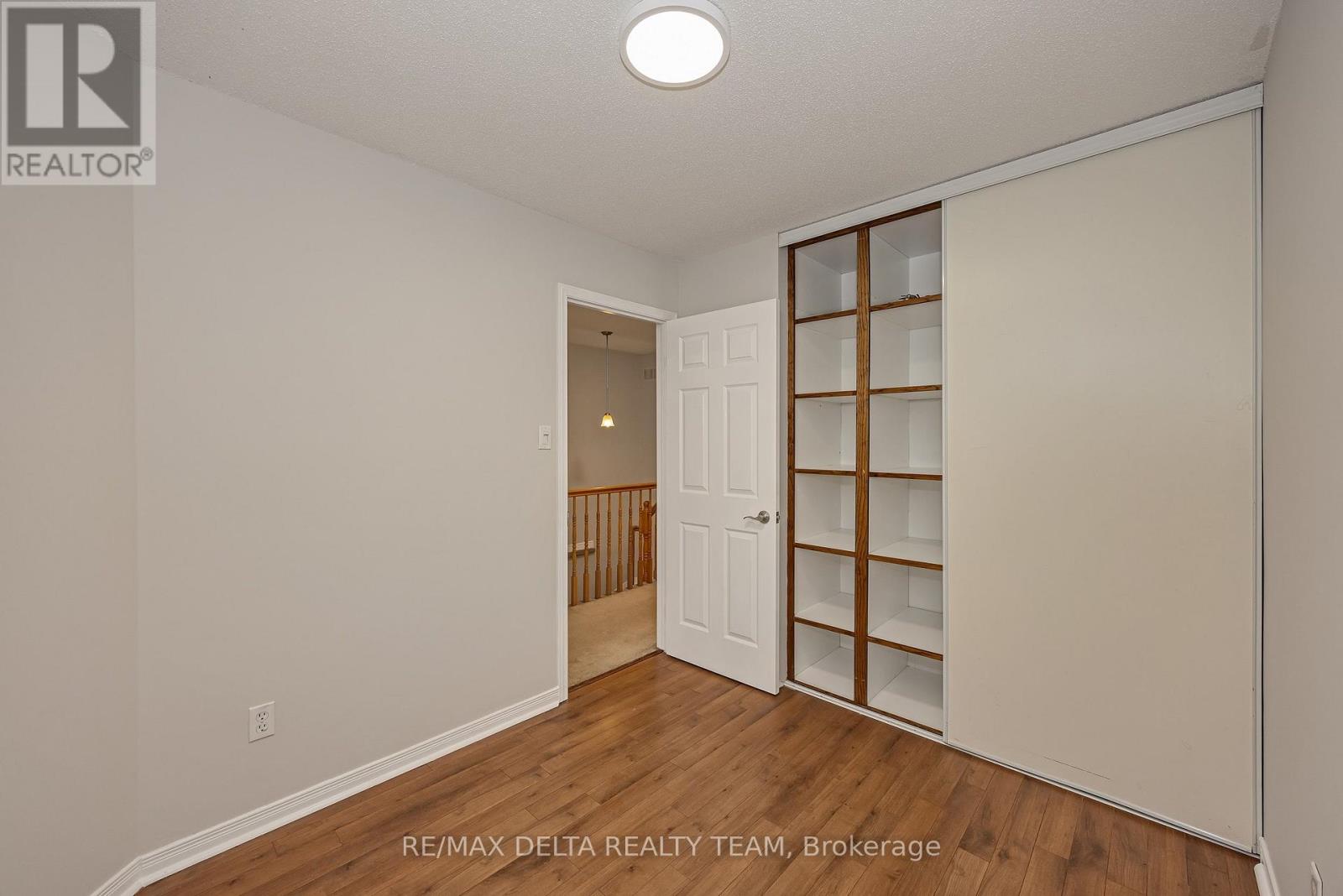 858 Como Crescent Property Photo 22